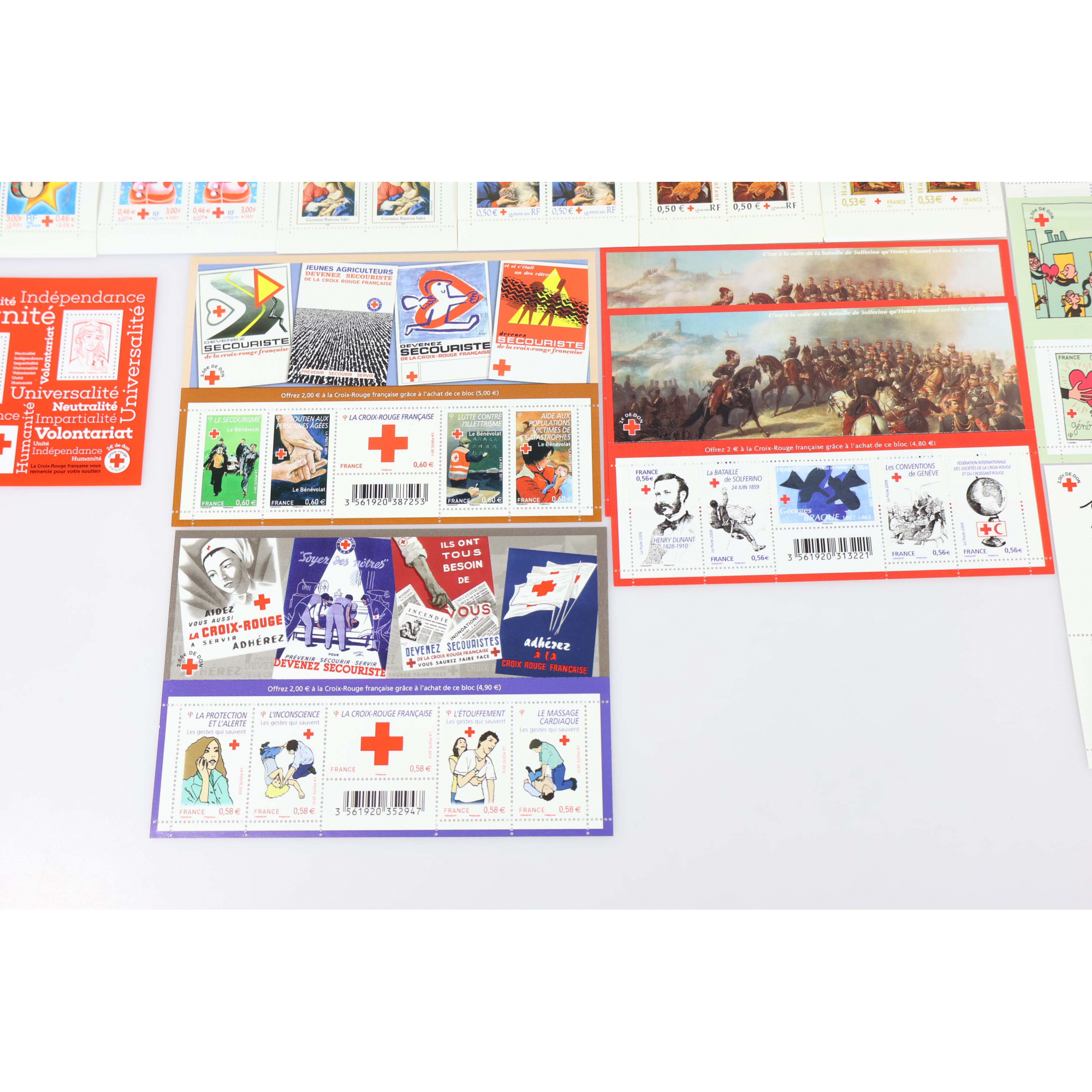 THÉMATIQUE CROIX-ROUGE EN EUROS BLOCS-FEUILLETS ET CARNETS DE TIMBRES NEUFS**
