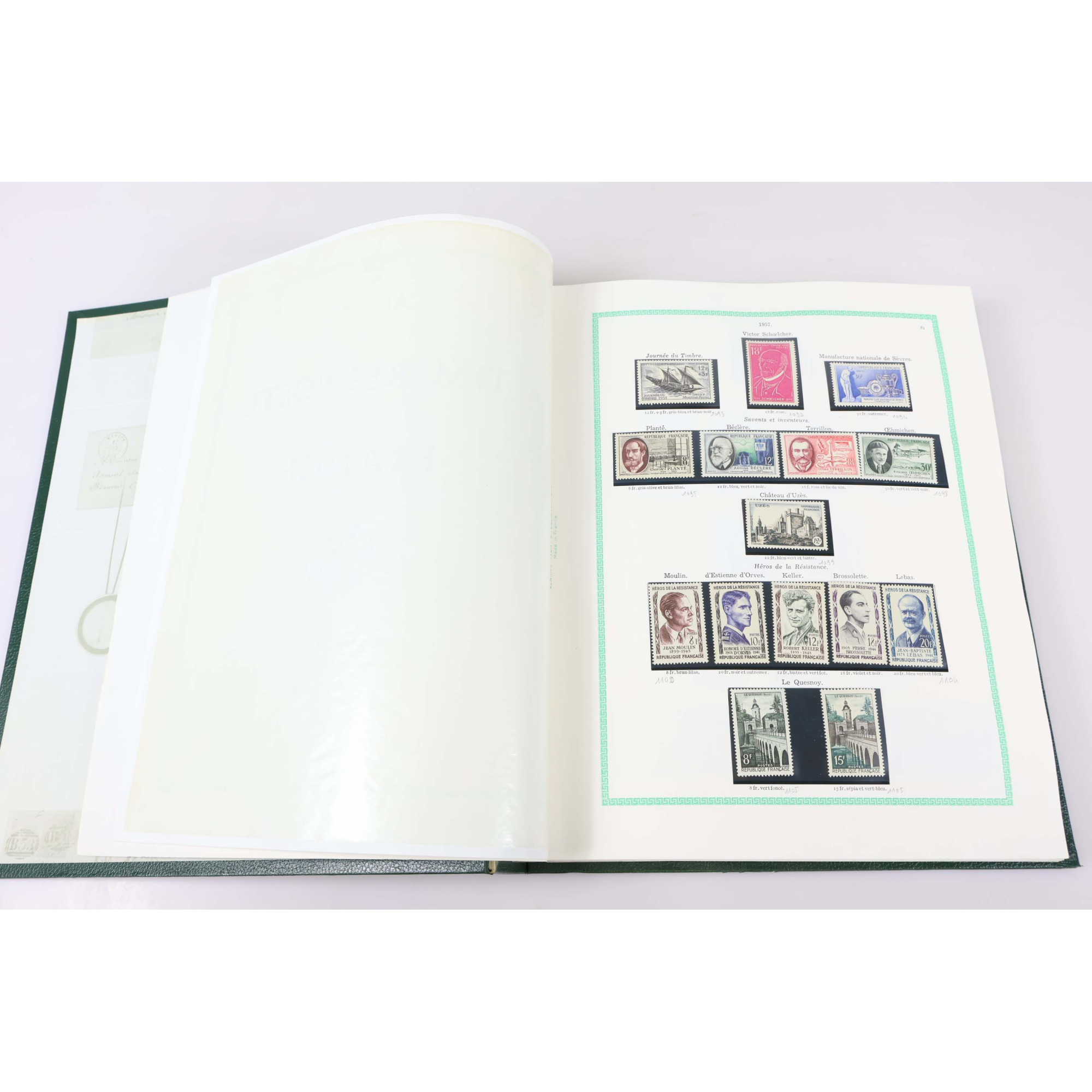 COLLECTION EN ALBUM YVERT ET TELLIER DE 1957 À 1979 TIMBRES NEUFS DE FRANCE
