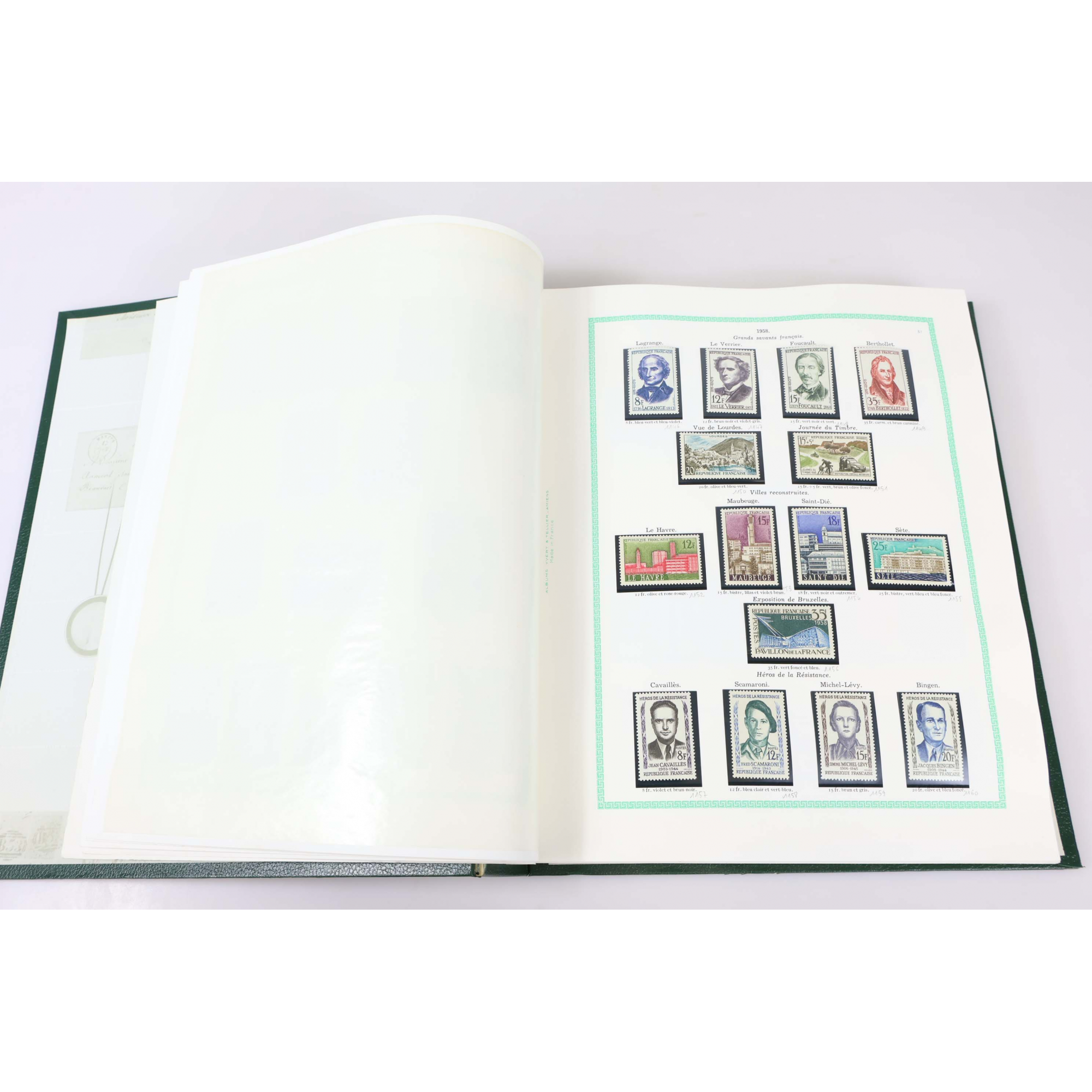 COLLECTION EN ALBUM YVERT ET TELLIER DE 1957 À 1979 TIMBRES NEUFS DE FRANCE