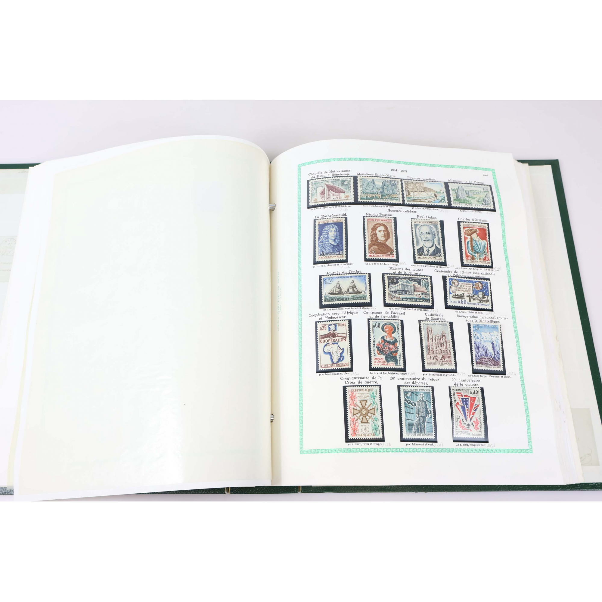 COLLECTION EN ALBUM YVERT ET TELLIER DE 1957 À 1979 TIMBRES NEUFS DE FRANCE