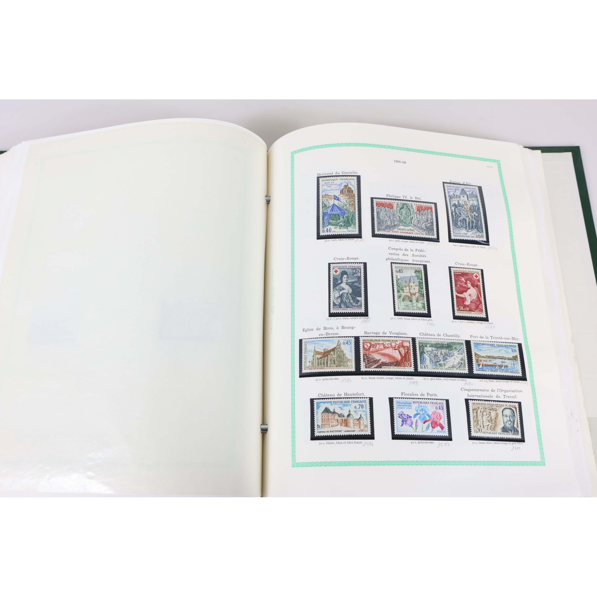 COLLECTION EN ALBUM YVERT ET TELLIER DE 1957 À 1979 TIMBRES NEUFS DE FRANCE