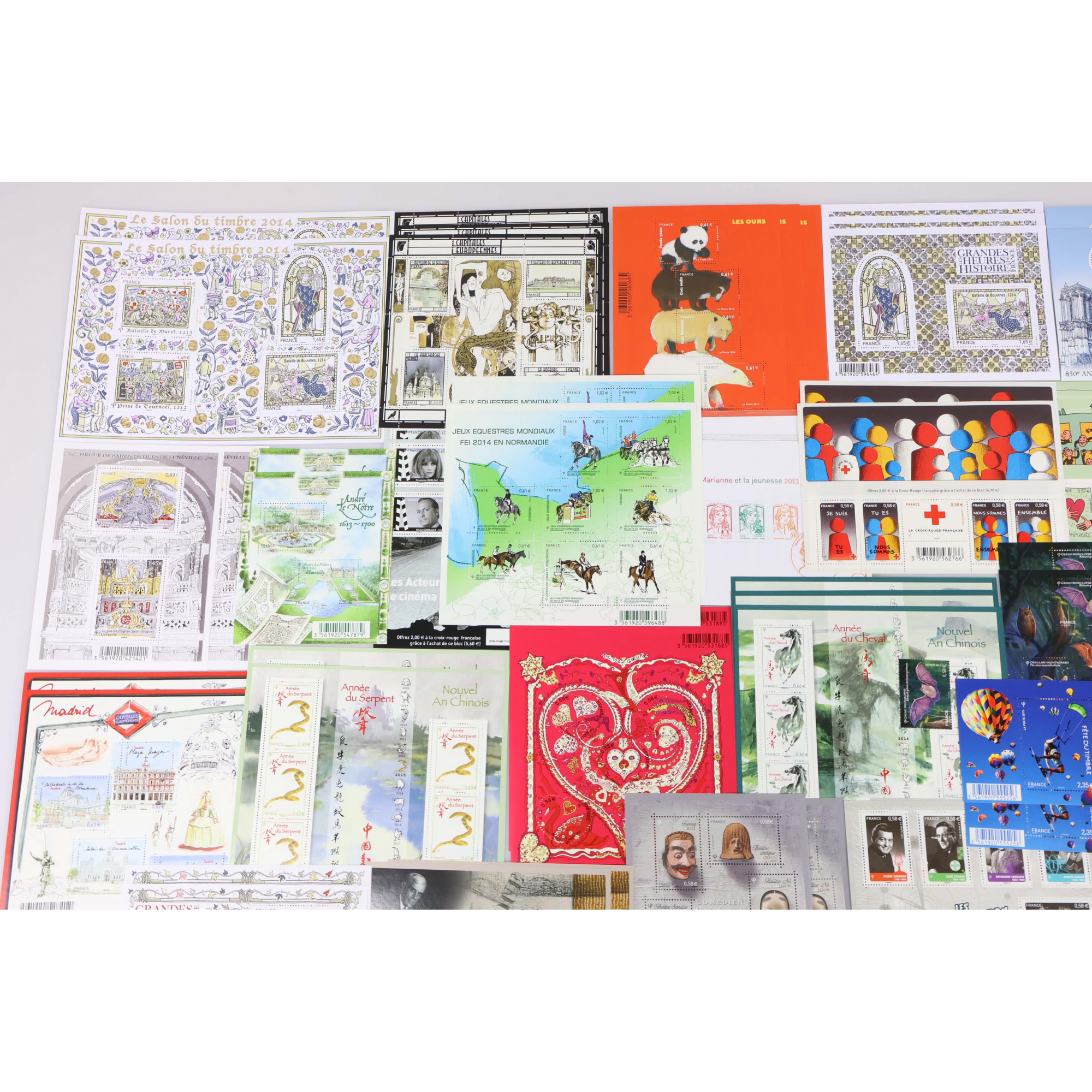 LOT DE TIMBRES ET BLOCS-FEUILLETS EN EUROS ANNÉES 2013-2014 VALEUR FACIALE 352€