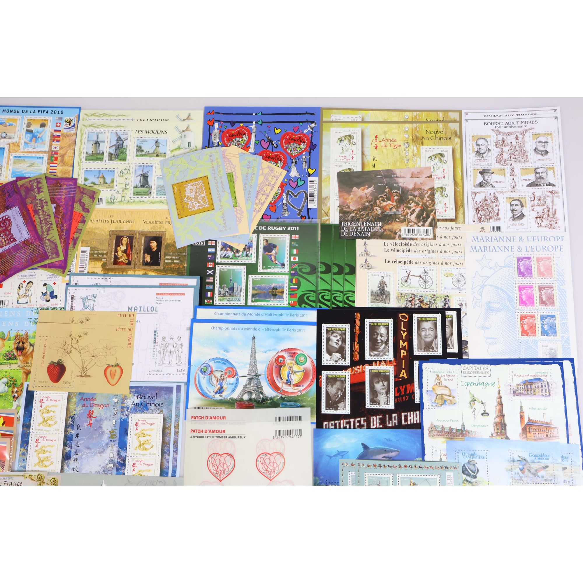 LOT DE TIMBRES ET BLOCS-FEUILLETS IMPORTANT EN EUROS VALEUR FACIALE 500€
