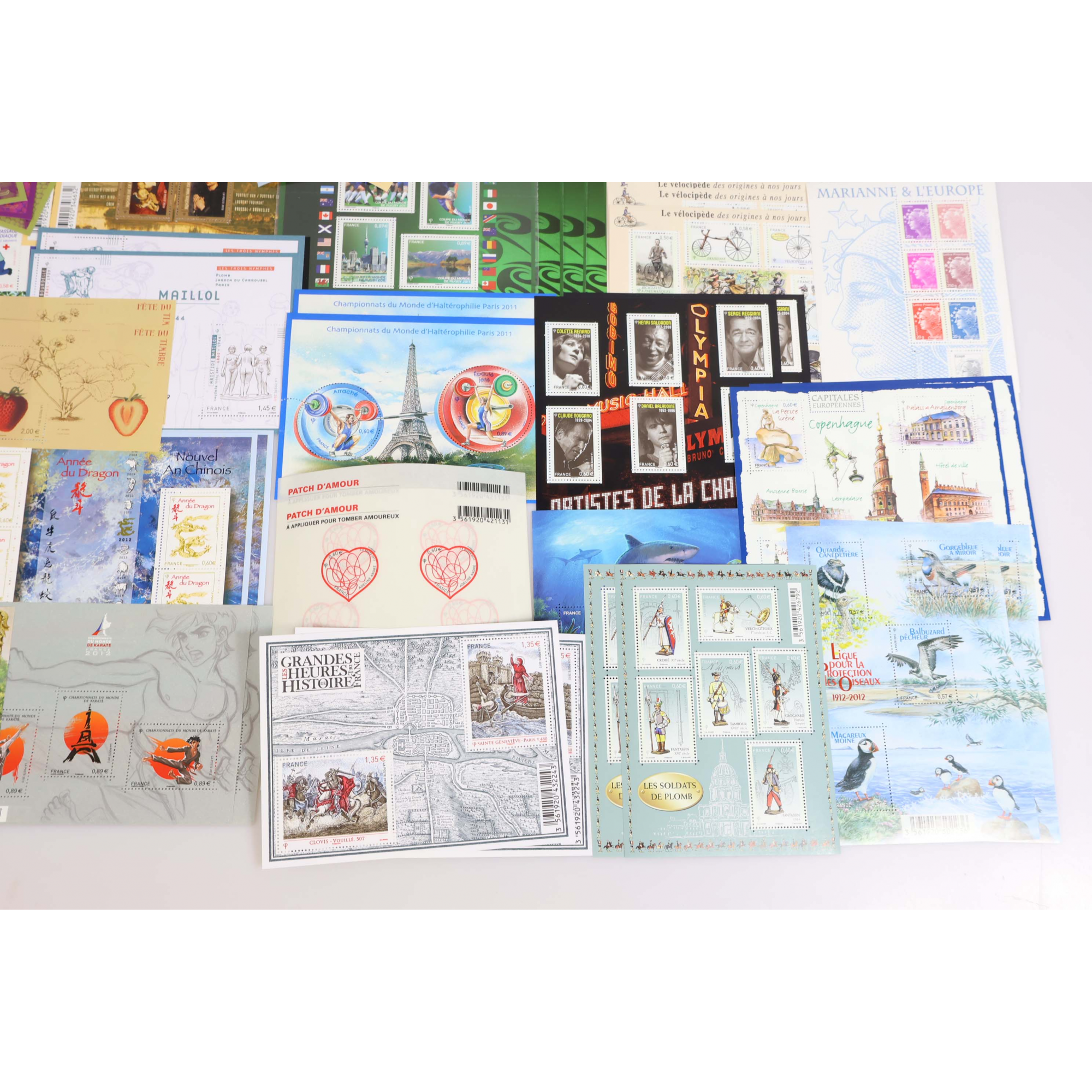 LOT DE TIMBRES ET BLOCS-FEUILLETS IMPORTANT EN EUROS VALEUR FACIALE 500€