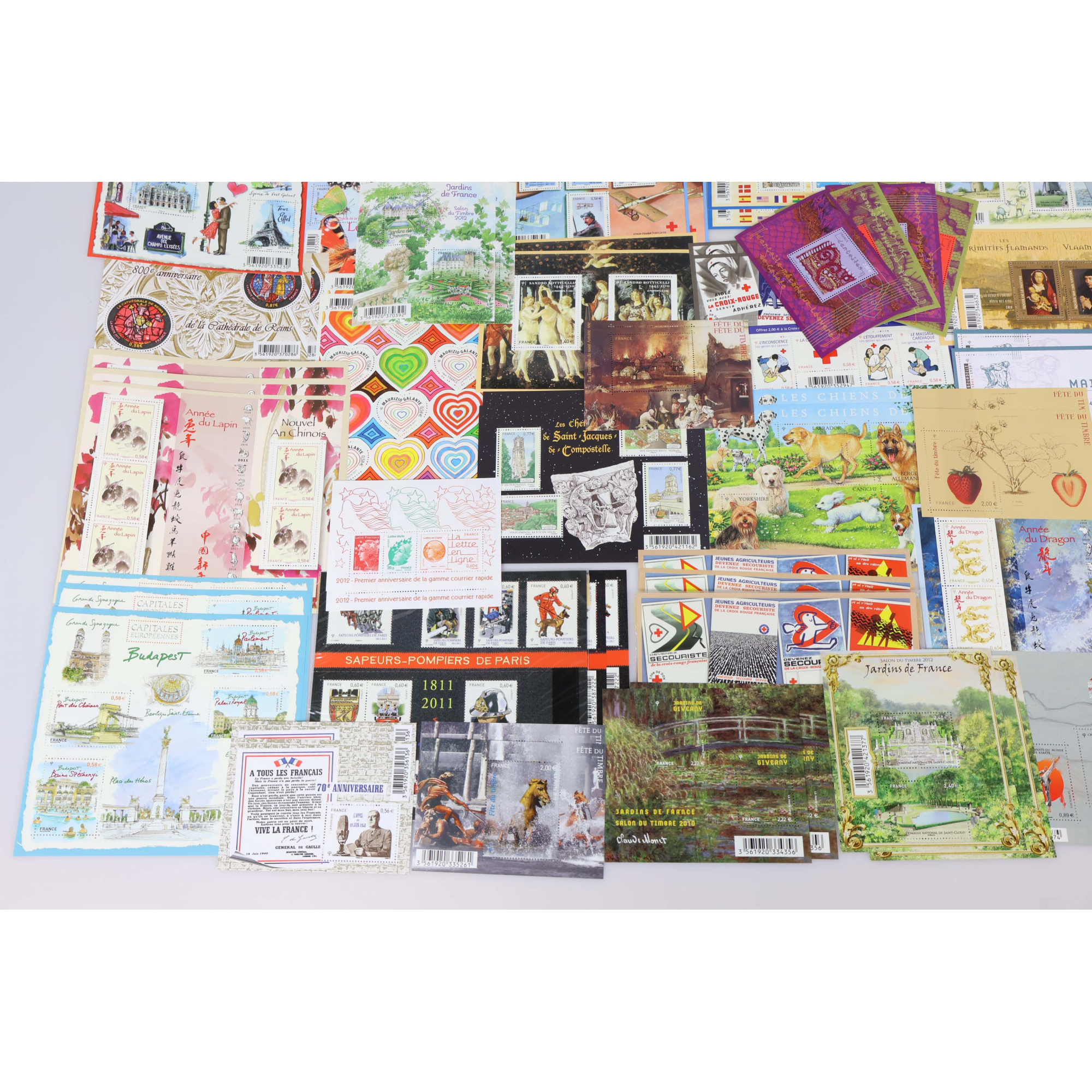 LOT DE TIMBRES ET BLOCS-FEUILLETS IMPORTANT EN EUROS VALEUR FACIALE 500€