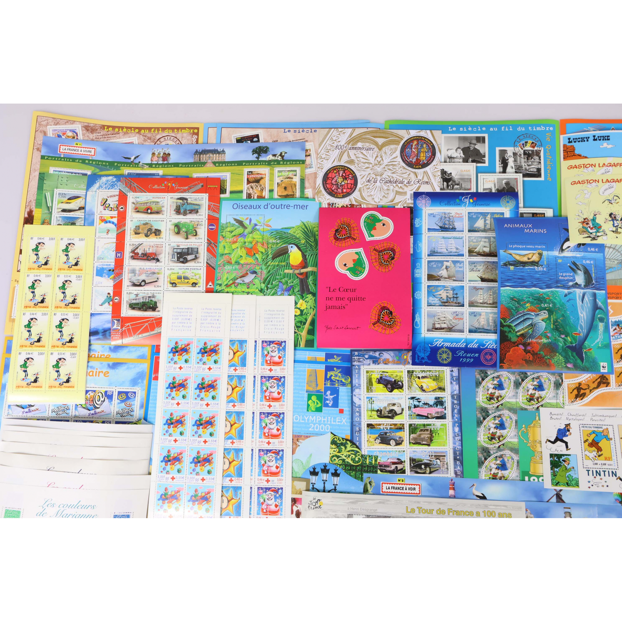 LOT DE TIMBRES ET BLOCS-FEUILLETS IMPORTANT EN EUROS VALEUR FACIALE 500€