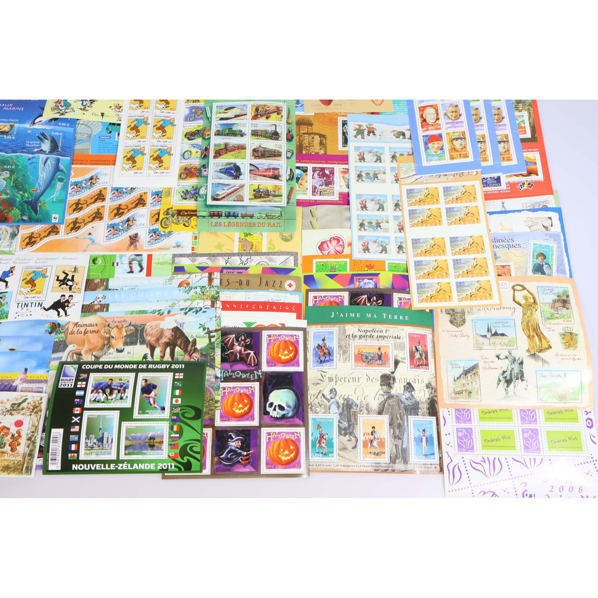 LOT DE TIMBRES ET BLOCS-FEUILLETS IMPORTANT EN EUROS VALEUR FACIALE 500€