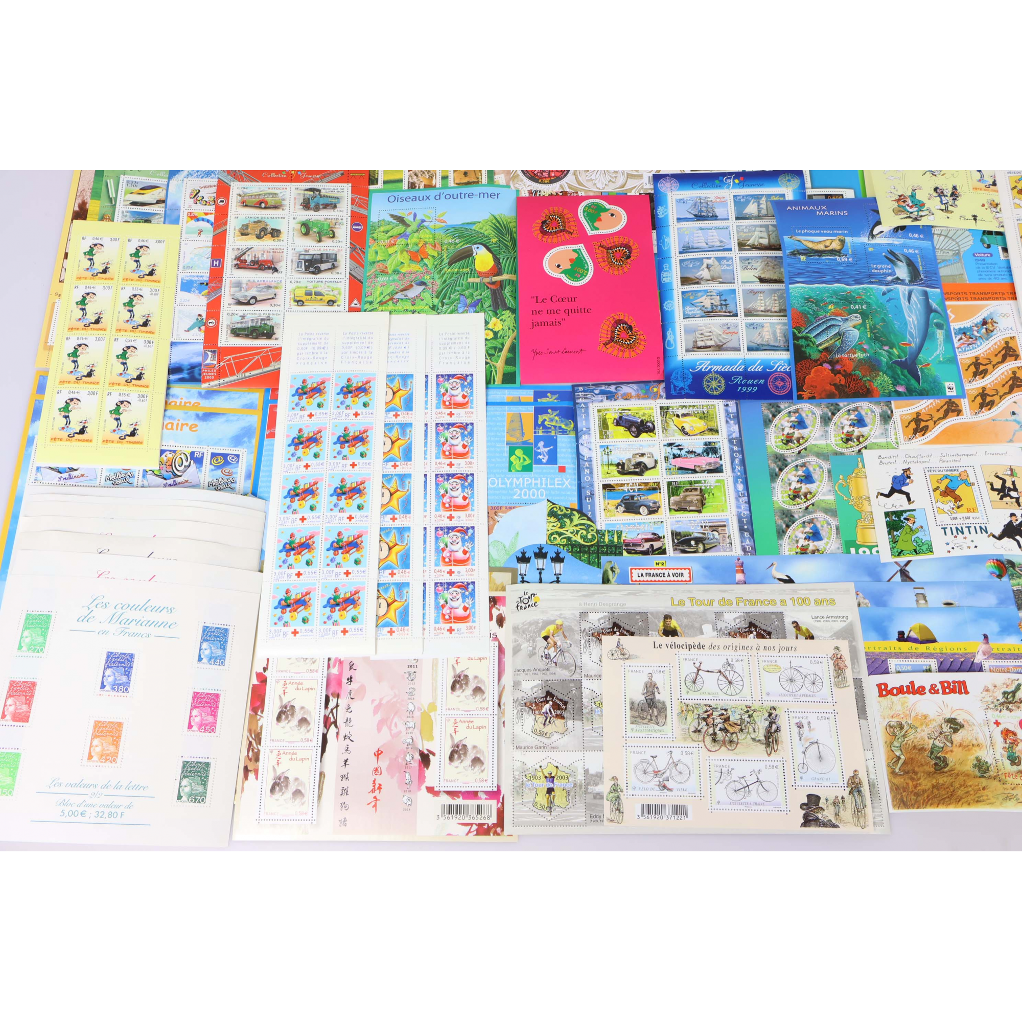 LOT DE TIMBRES ET BLOCS-FEUILLETS IMPORTANT EN EUROS VALEUR FACIALE 500€