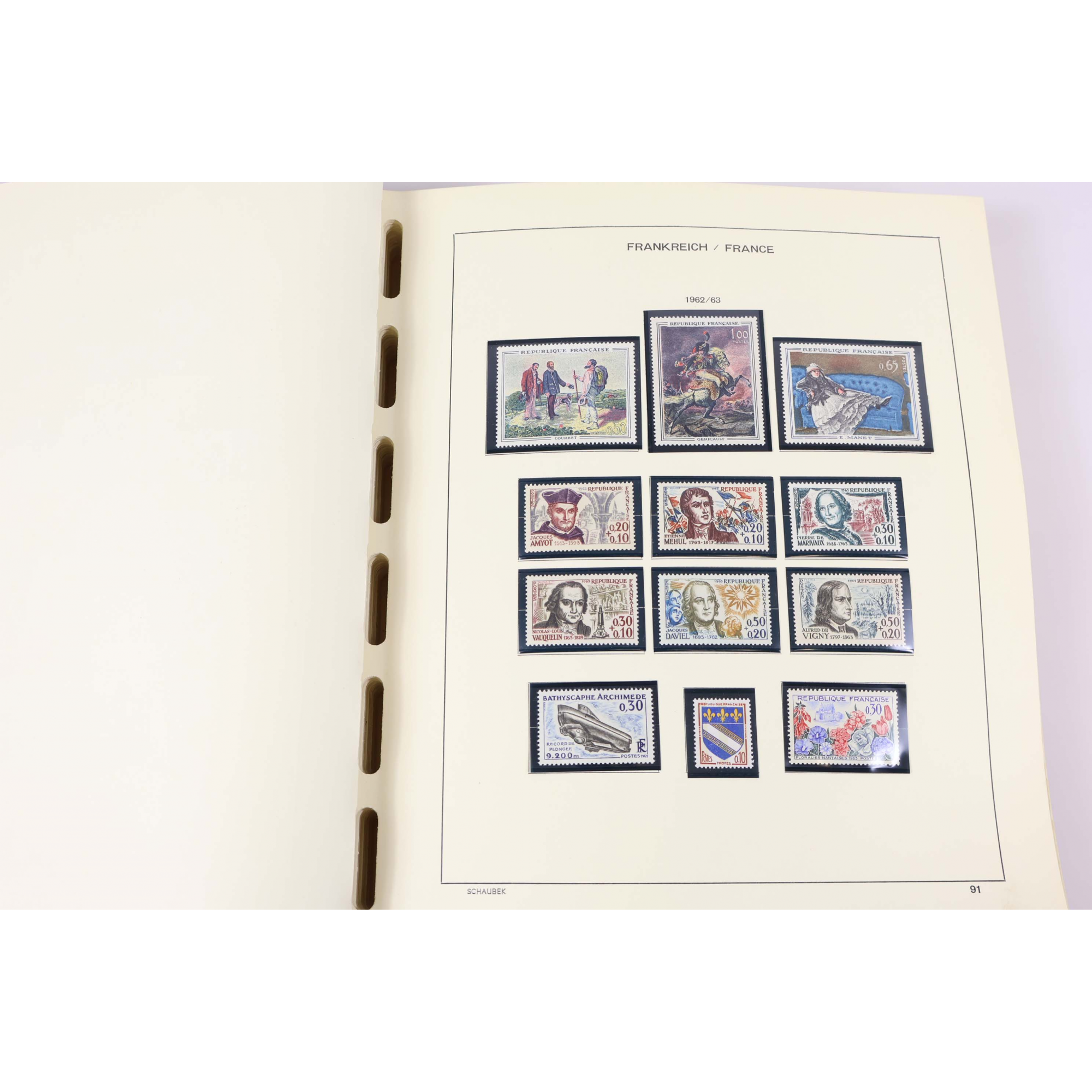 COLLECTION DE FRANCE AVEC TIMBRES ANNÉES 1960 À 1969 + FEUILLES JUSQU'EN 1984