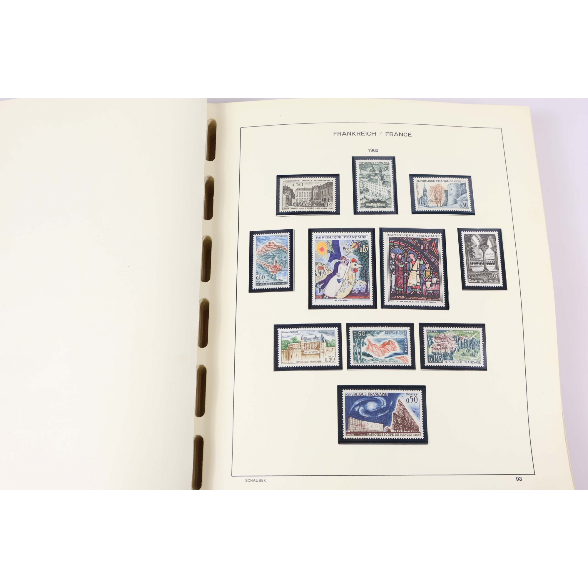 COLLECTION DE FRANCE AVEC TIMBRES ANNÉES 1960 À 1969 + FEUILLES JUSQU'EN 1984