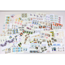 LOT DE TIMBRES-POSTE EN EUROS NEUFS** EN QUANTITÉ ANNÉES 2014-15 FACIALE 333€