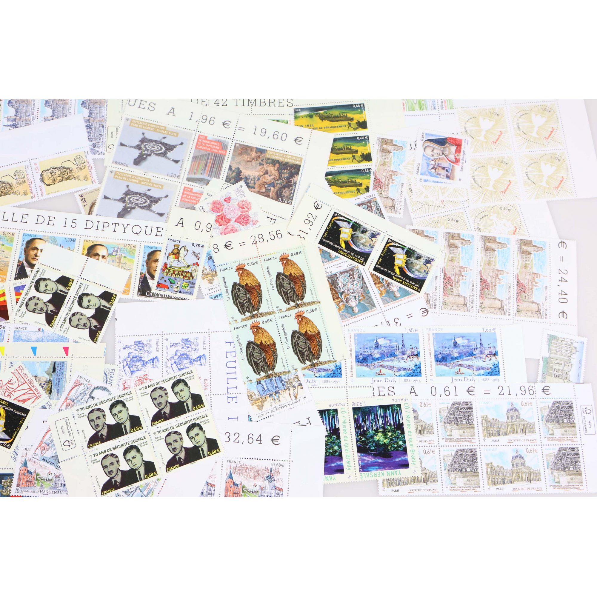 LOT DE TIMBRES-POSTE EN EUROS NEUFS** EN QUANTITÉ ANNÉES 2014-15 FACIALE 333€