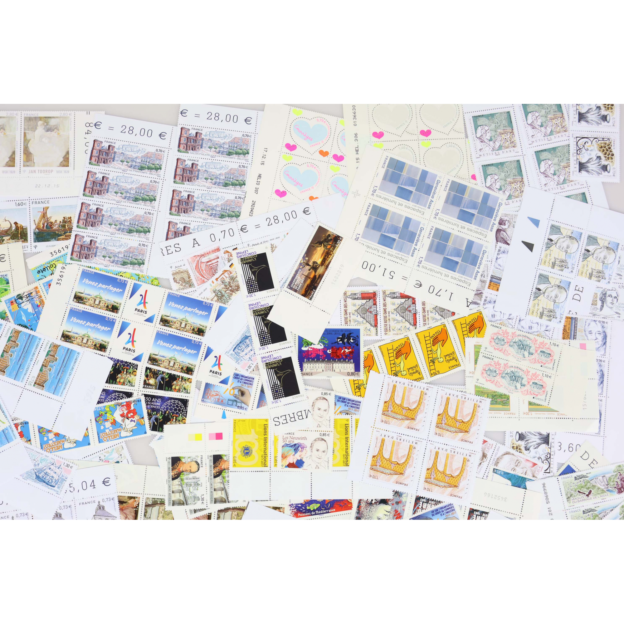 LOT DE TIMBRES-POSTE EN EUROS NEUFS** EN QUANTITÉ ANNÉES 2016-17 FACIALE 493€