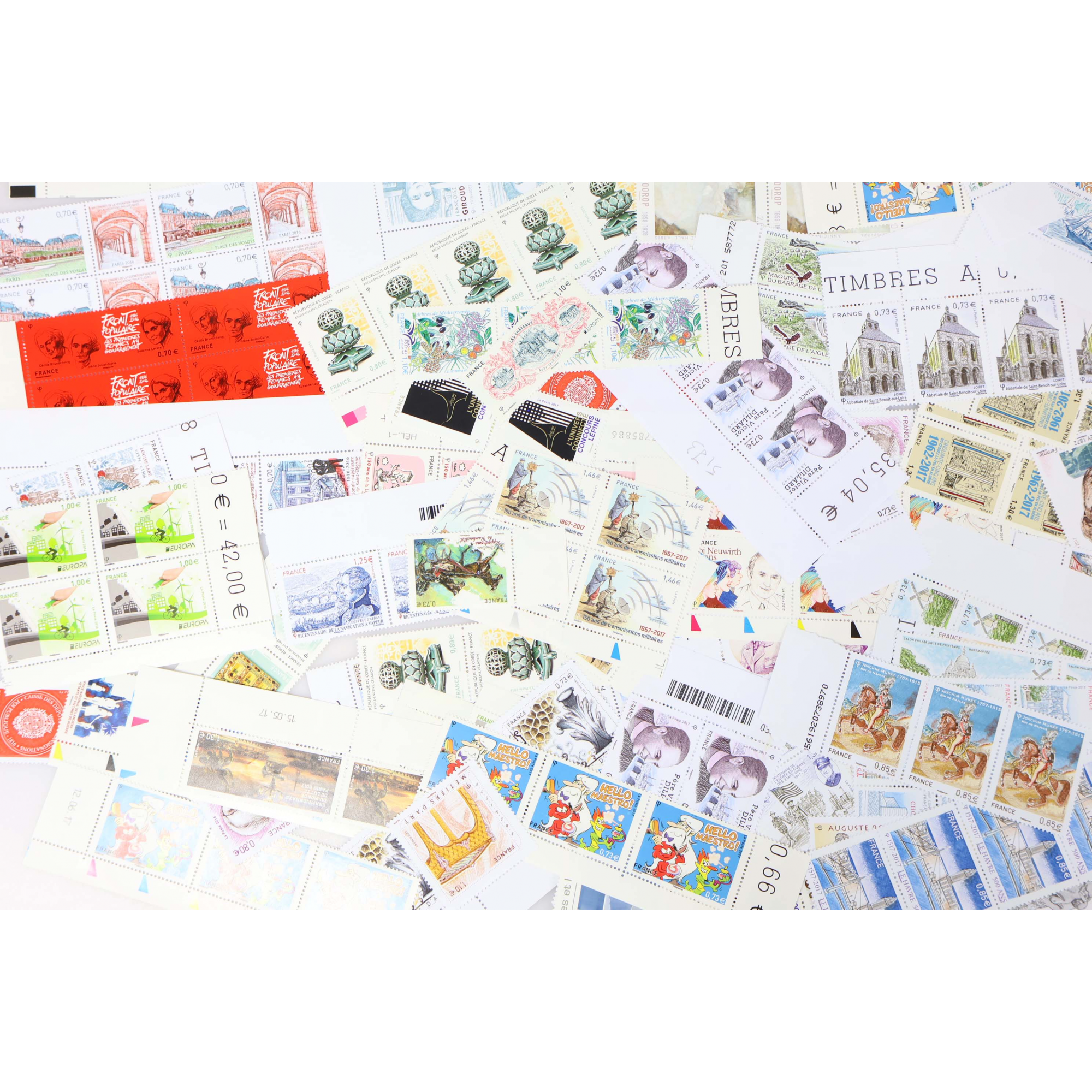 LOT DE TIMBRES-POSTE EN EUROS NEUFS** EN QUANTITÉ ANNÉES 2016-17 FACIALE 493€