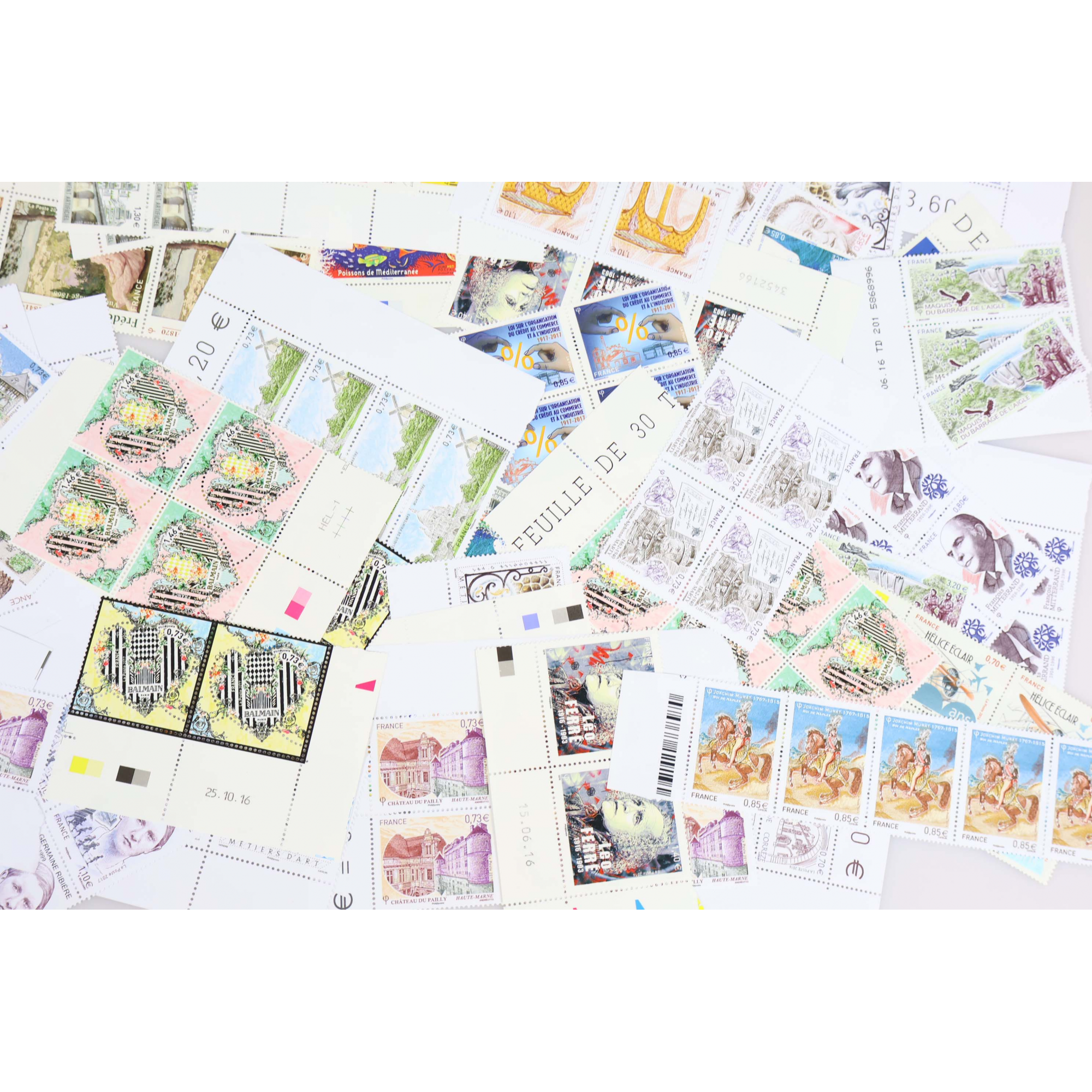 LOT DE TIMBRES-POSTE EN EUROS NEUFS** EN QUANTITÉ ANNÉES 2016-17 FACIALE 493€