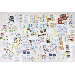 LOT DE TIMBRES-POSTE EN EUROS NEUFS** EN QUANTITÉ ANNÉES 2018-19 FACIALE 394€