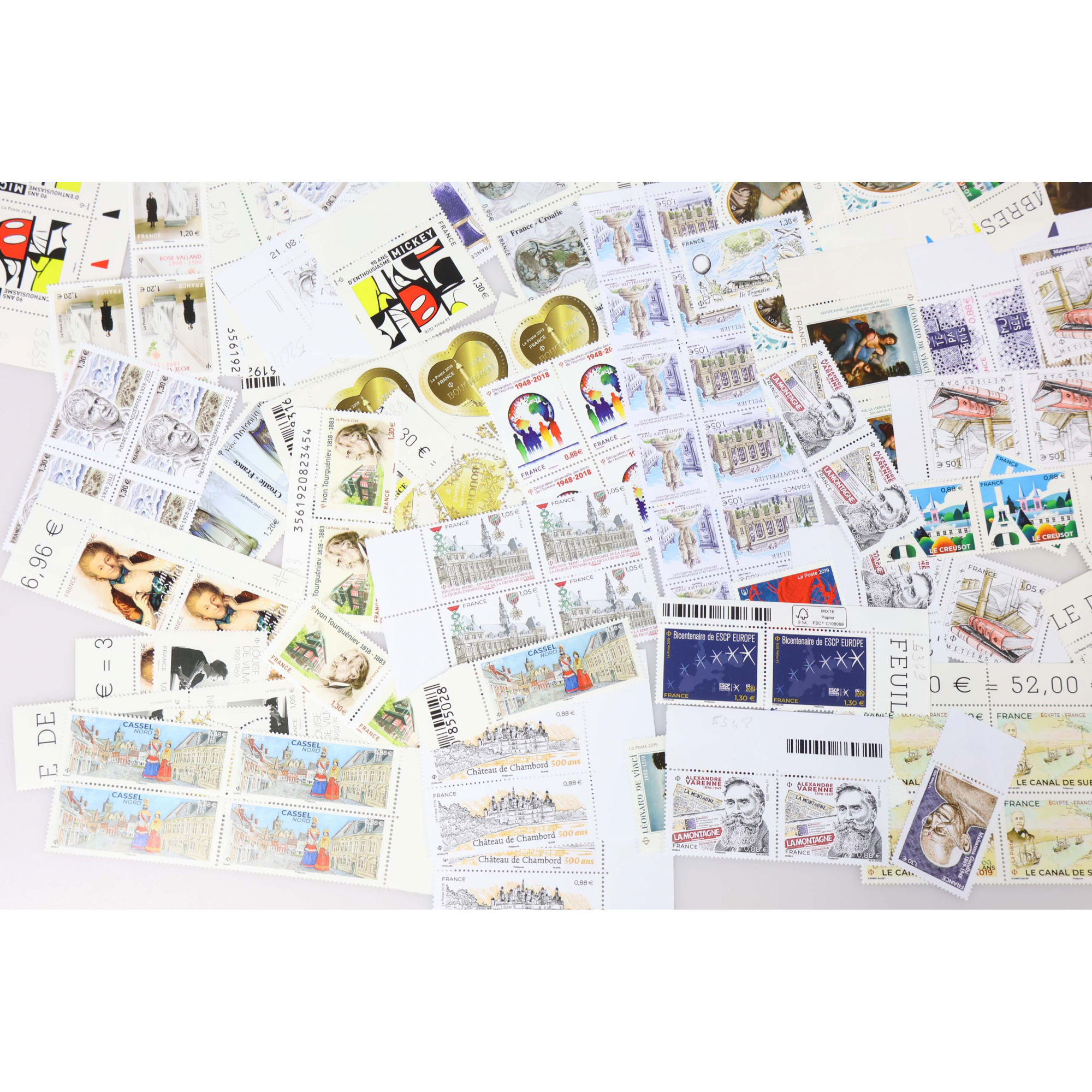 LOT DE TIMBRES-POSTE EN EUROS NEUFS** EN QUANTITÉ ANNÉES 2018-19 FACIALE 394€