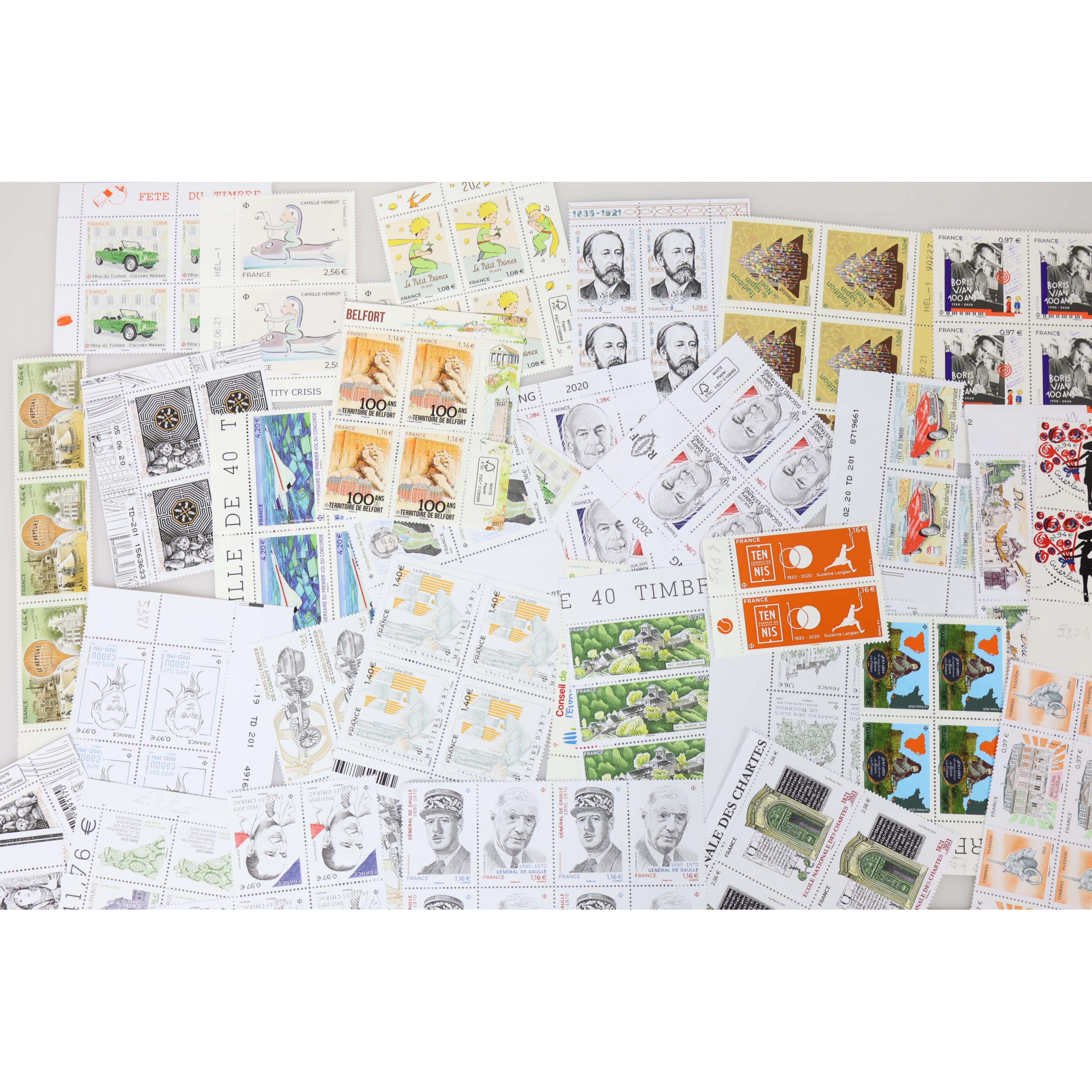 LOT DE TIMBRES-POSTE EN EUROS NEUFS** EN QUANTITÉ ANNÉES 2020-21 FACIALE 440€