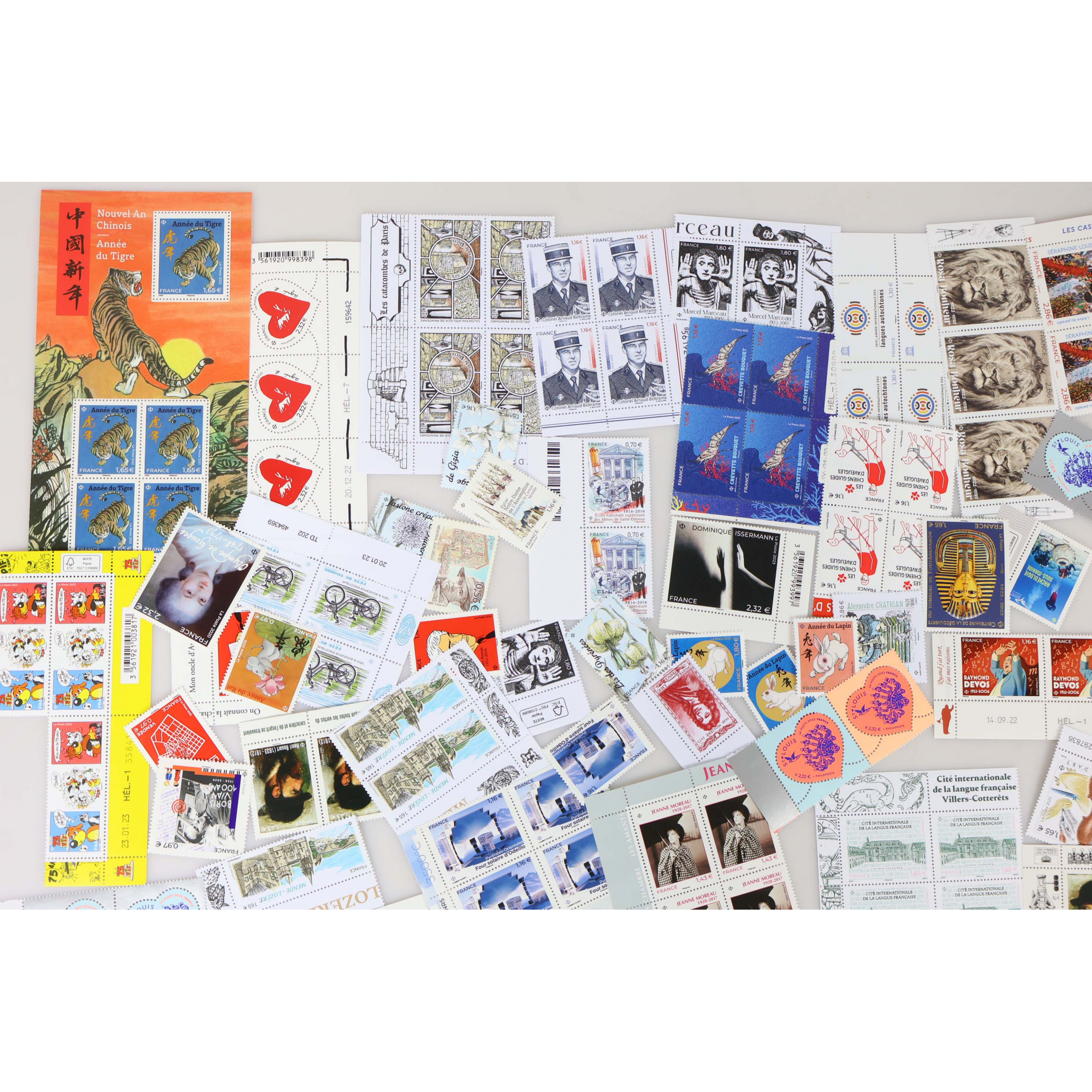 LOT DE TIMBRES-POSTE EN EUROS NEUFS** EN QUANTITÉ ANNÉE 2022 FACIALE 288€