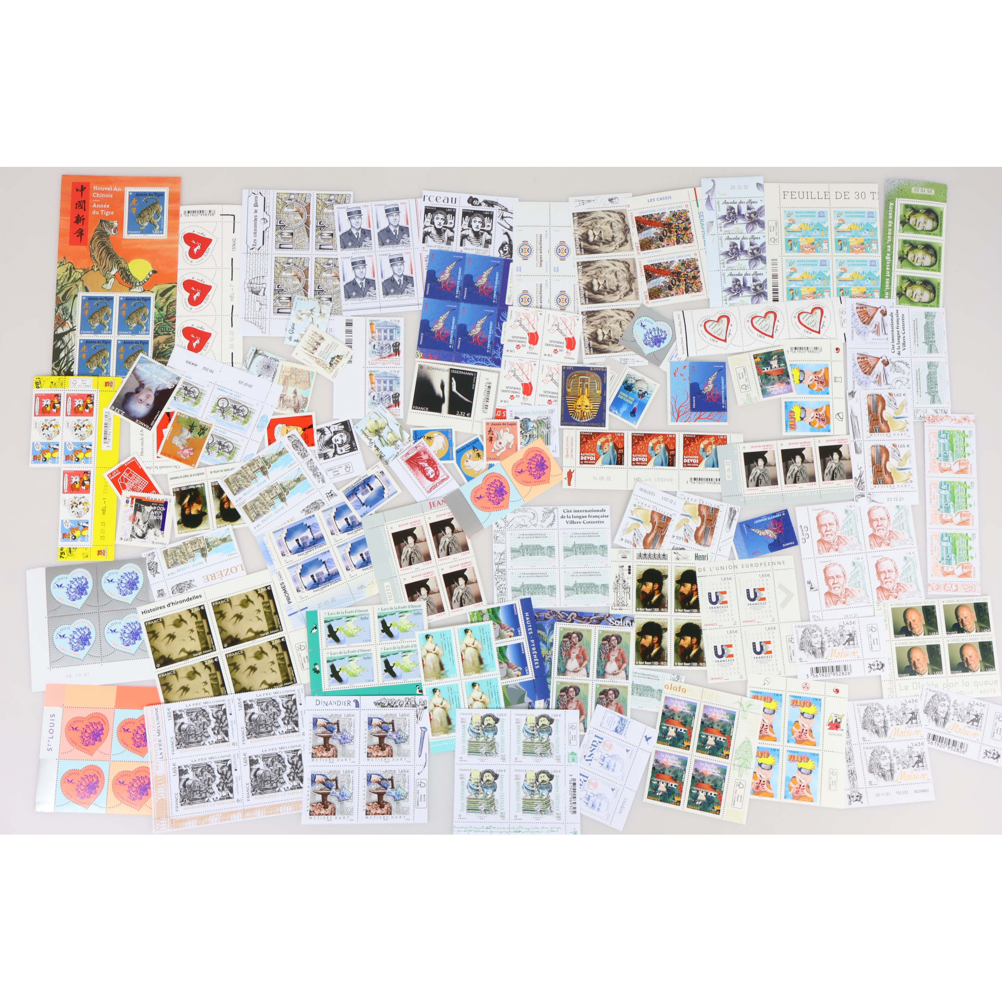 LOT DE TIMBRES-POSTE EN EUROS NEUFS** EN QUANTITÉ ANNÉE 2022 FACIALE 288€