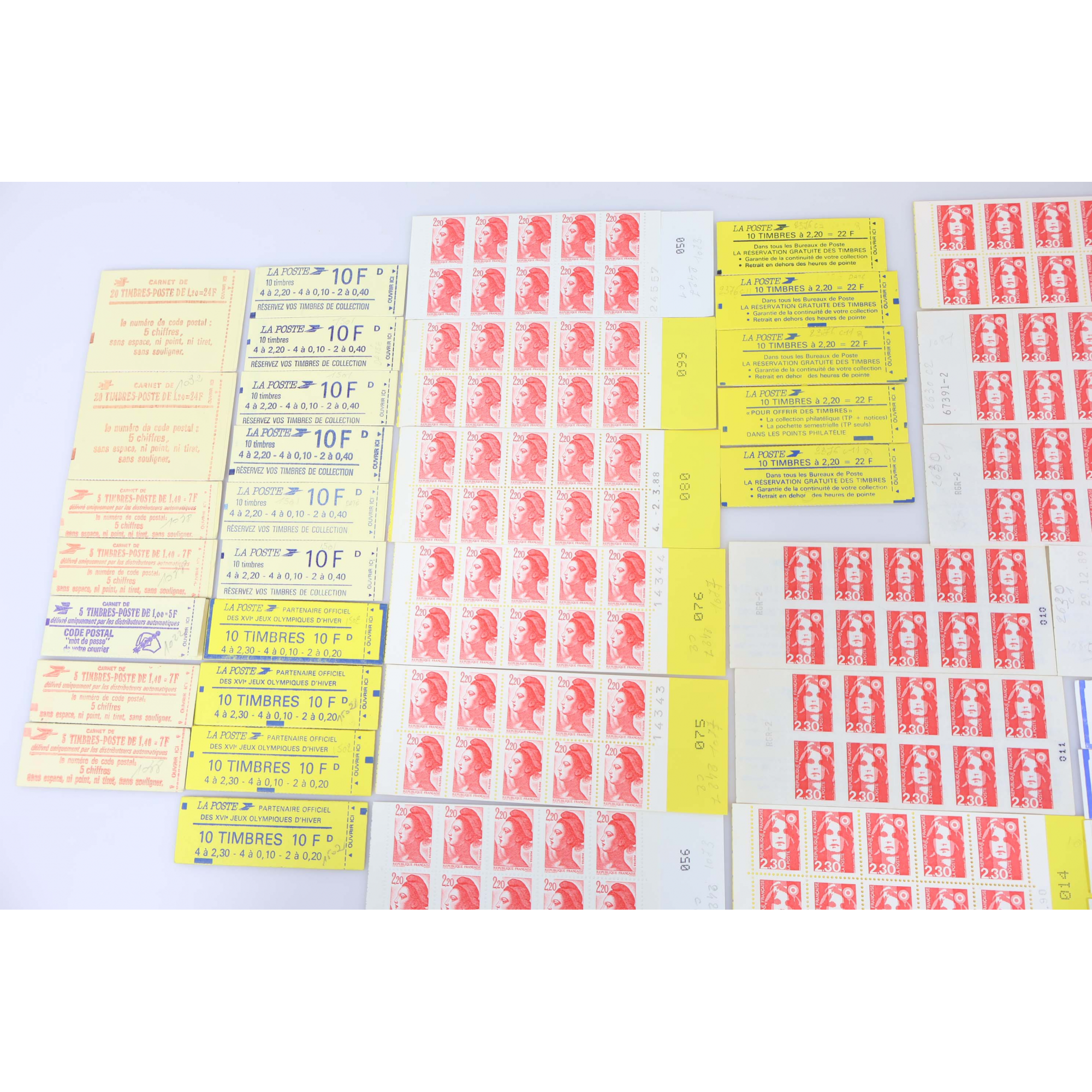 LOT DE CARNETS EN FRANCS TRIÉS POUR COLLECTION OU AFFRANCHIR FACIALE 2140FFR
