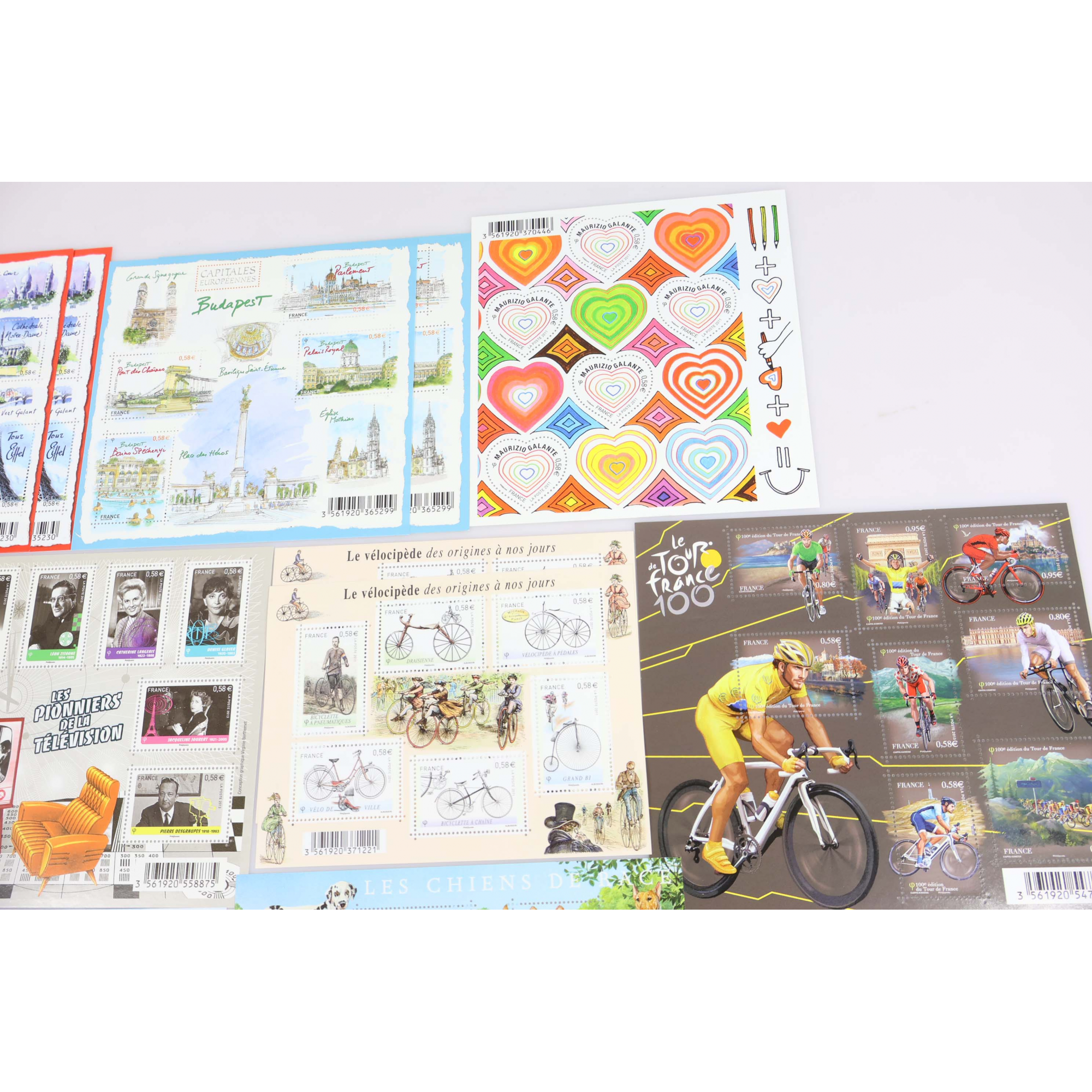 LOT DE BLOCS-FEUILLETS AVEC GRANDE MAJORITÉ DE TIMBRES NEUFS** À 0.58€ FAC 68€