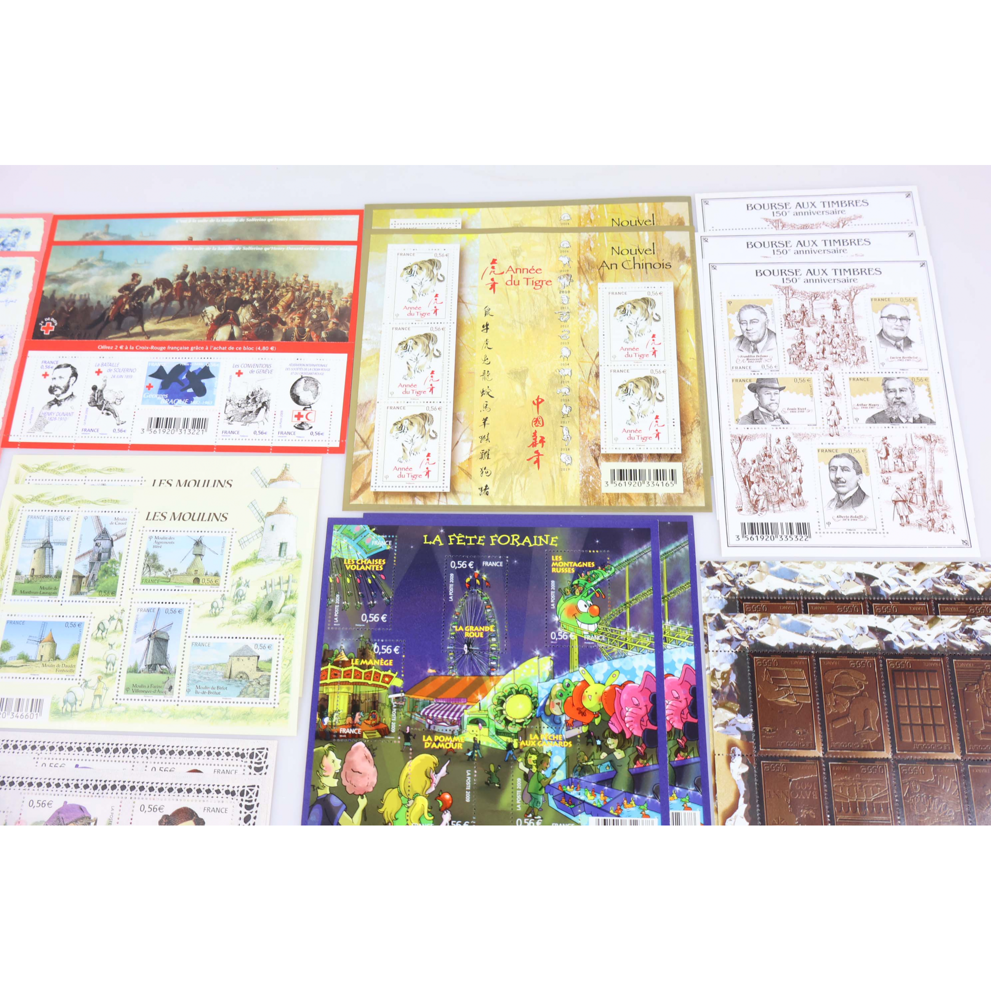 LOT DE BLOCS-FEUILLETS AVEC GRANDE MAJORITÉ DE TIMBRES NEUFS** À 0.56€ FAC 69€