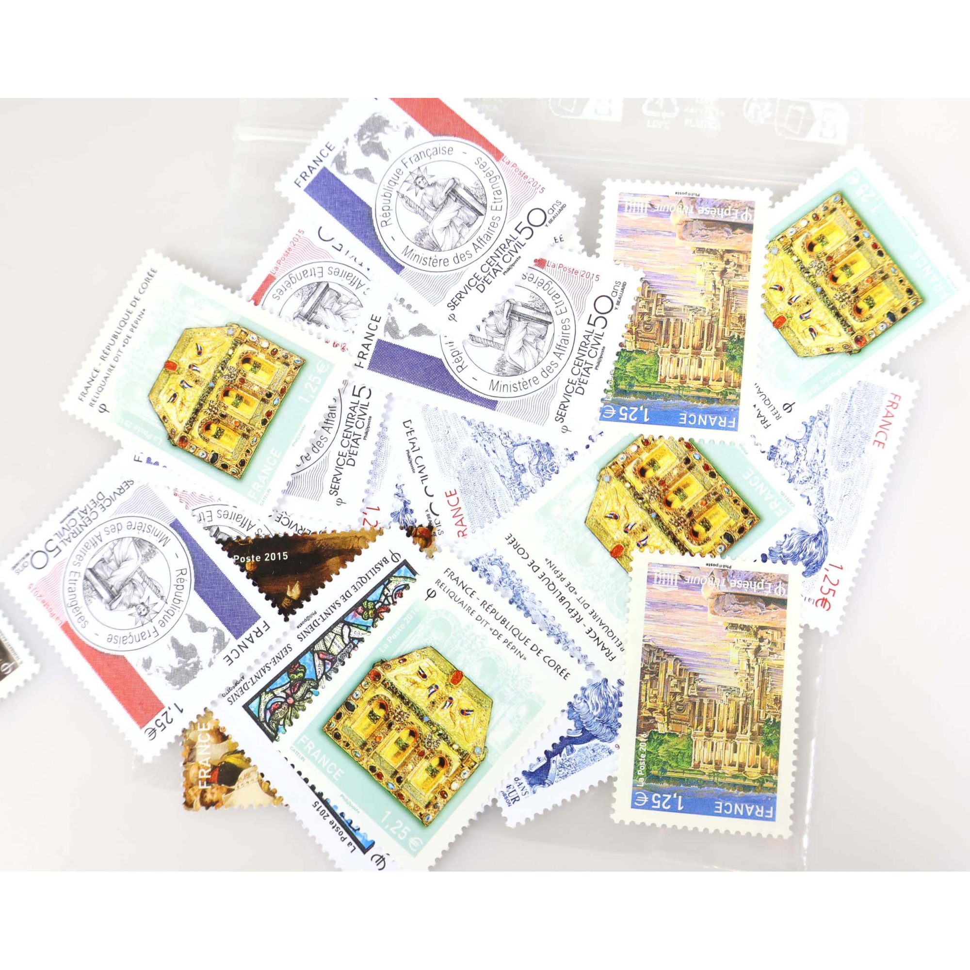 ANNÉE 2015 LOT DE TIMBRES NEUFS** DE FRANCE TRIÉS PAR VALEUR FACIALE 324€