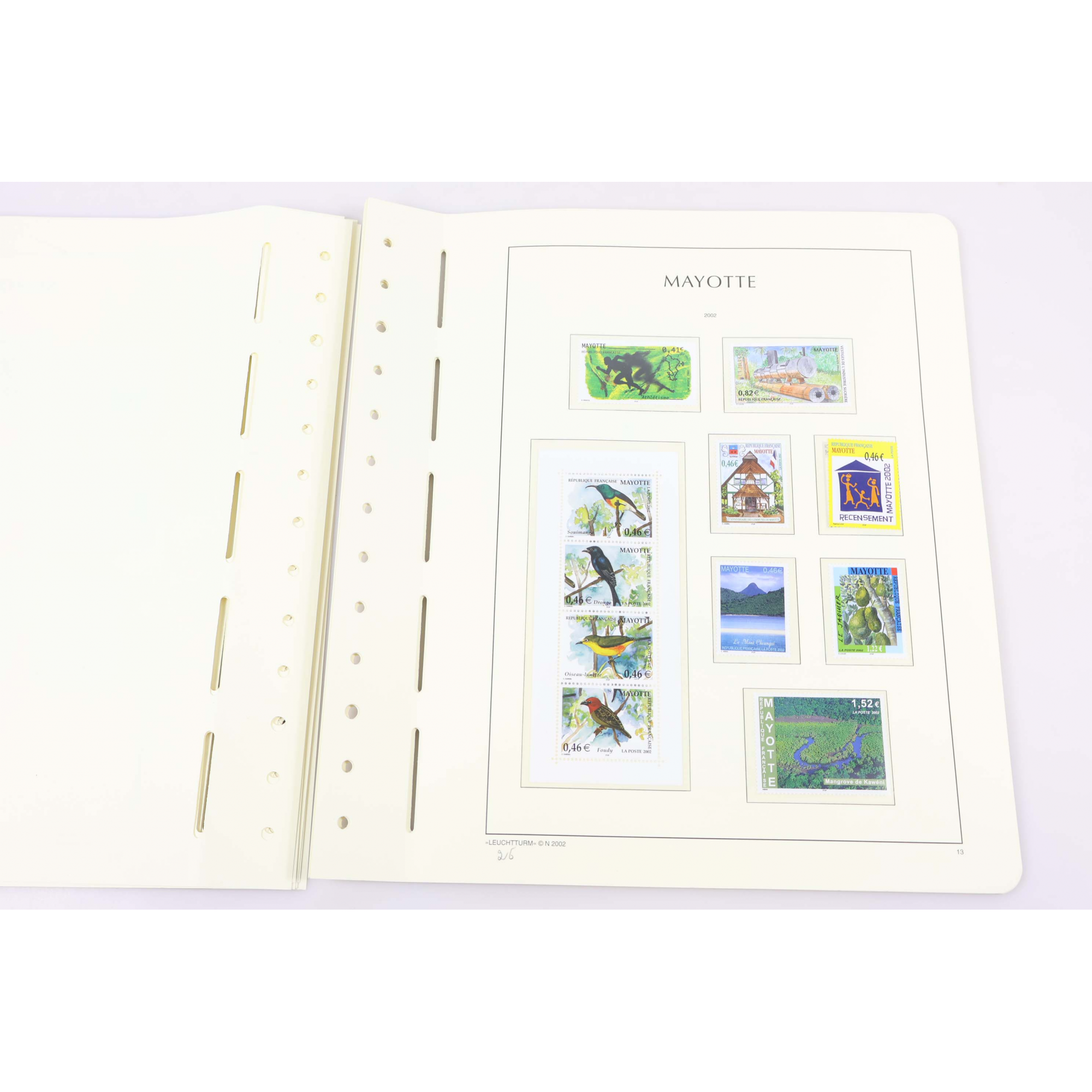 COLLECTION DE MAYOTTE 1997 ET 2005 TIMBRES NEUFS**, FEUILLES LEUCHTTURM VF 113€
