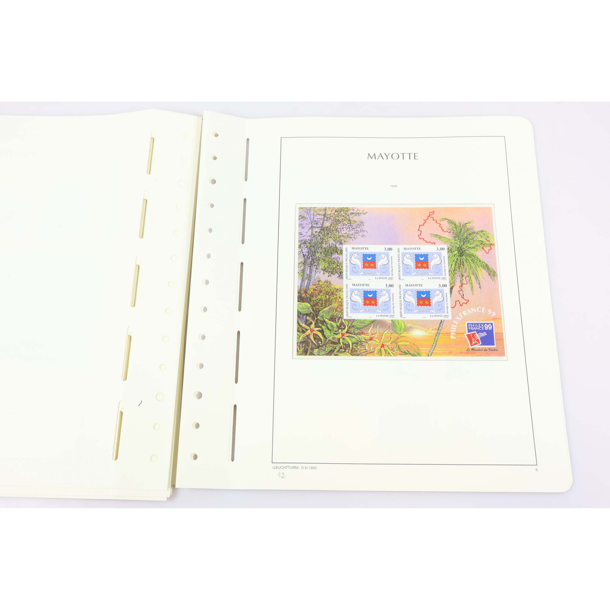 COLLECTION DE MAYOTTE 1997 ET 2005 TIMBRES NEUFS**, FEUILLES LEUCHTTURM VF 113€