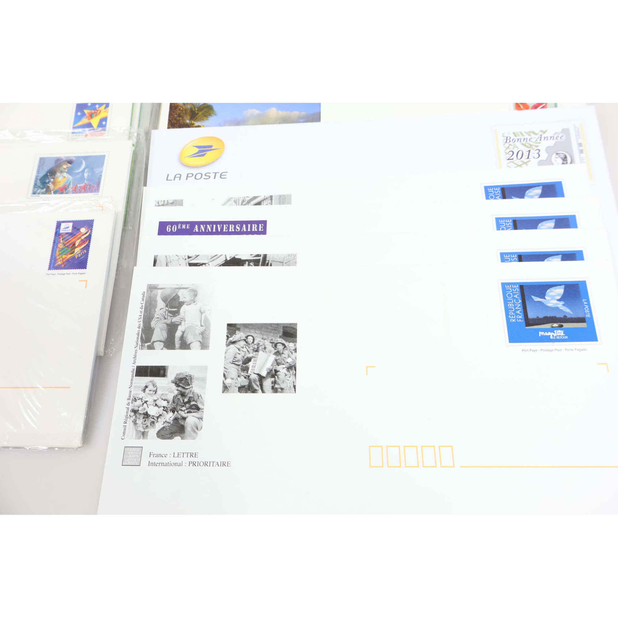 LOT DE 100 ENVELOPPES MONDE PRÉ-AFFRANCHIES POUR LETTRES 20G, THÈMES DIVERS