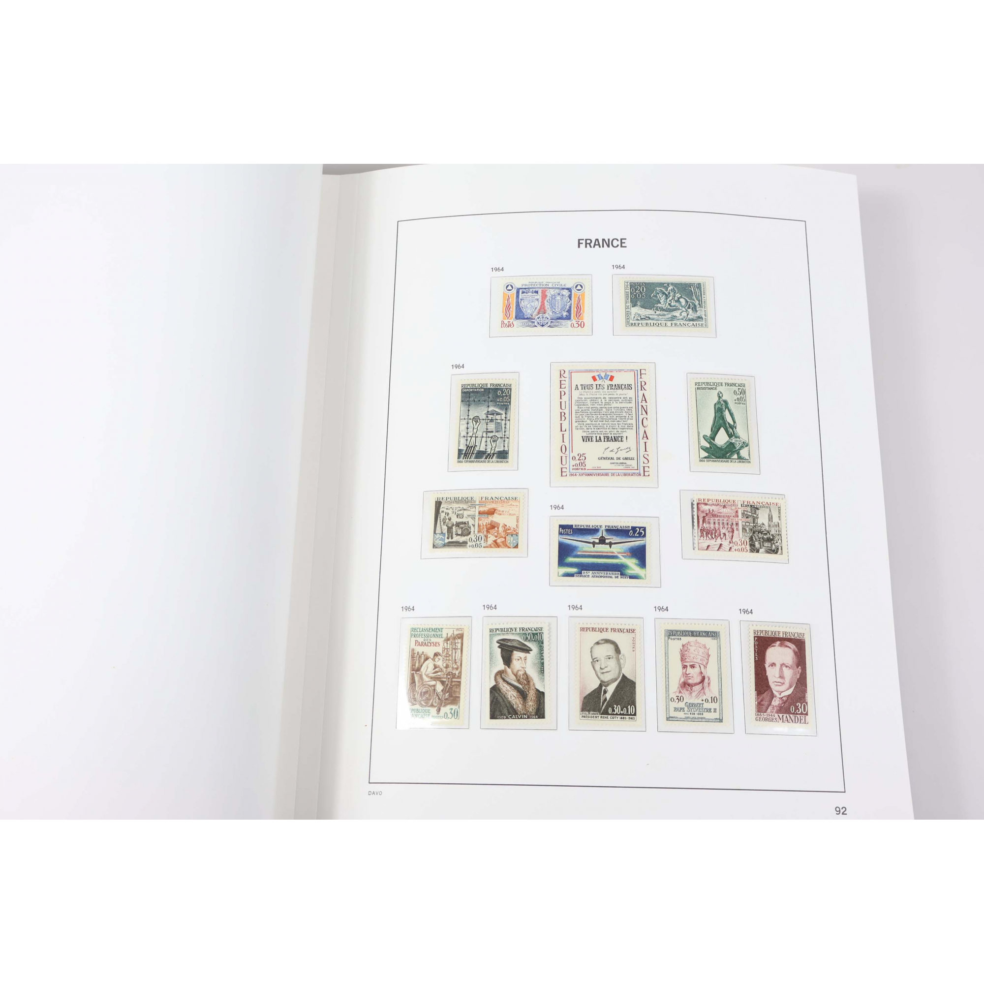 COLLECTION DE FRANCE DE 1964 À 1986, TIMBRES NEUFS** DANS UN SUPERBE ALBUM DAVO