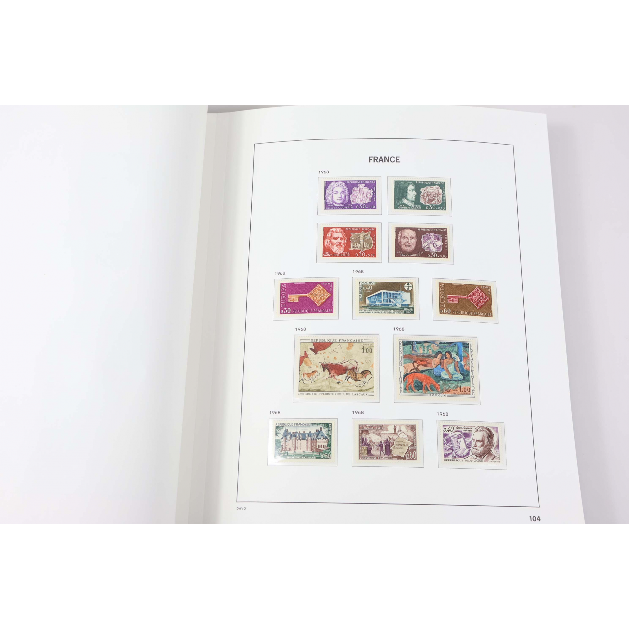 COLLECTION DE FRANCE DE 1964 À 1986, TIMBRES NEUFS** DANS UN SUPERBE ALBUM DAVO