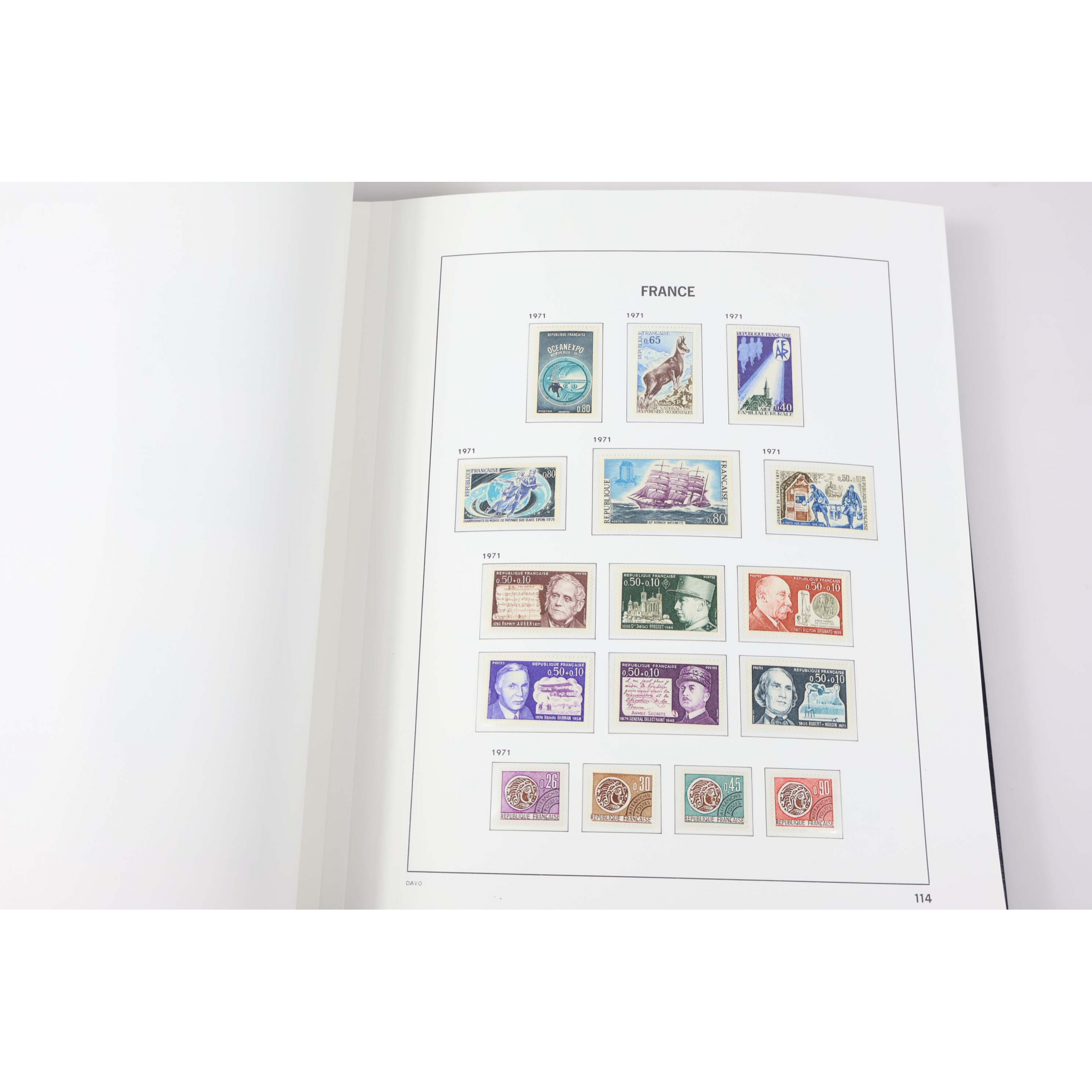 COLLECTION DE FRANCE DE 1964 À 1986, TIMBRES NEUFS** DANS UN SUPERBE ALBUM DAVO