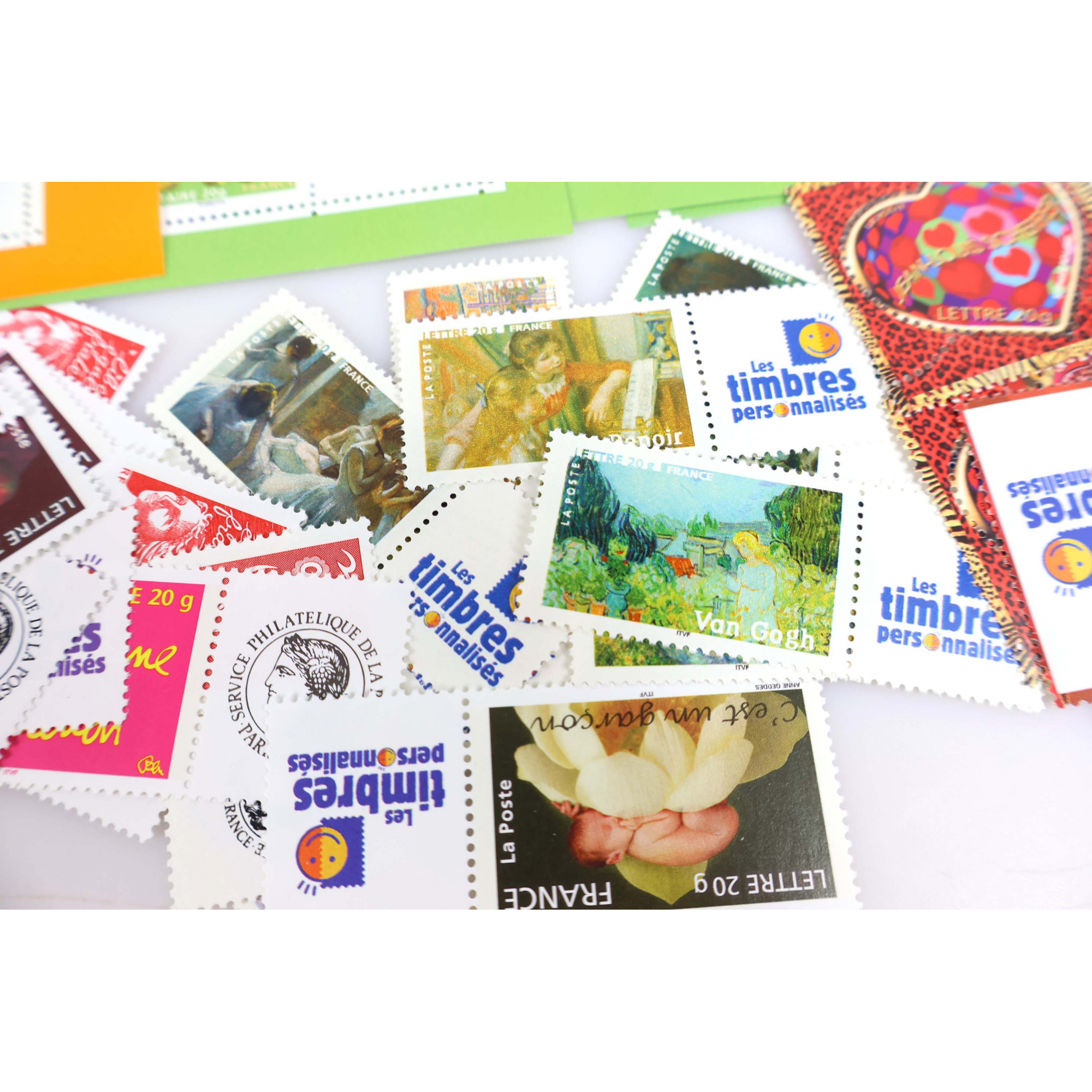LOT DE TIMBRES ET FEUILLES PERSONNALISÉS À VALIDITÉ PERMANENTE 20g FACIALE 475€