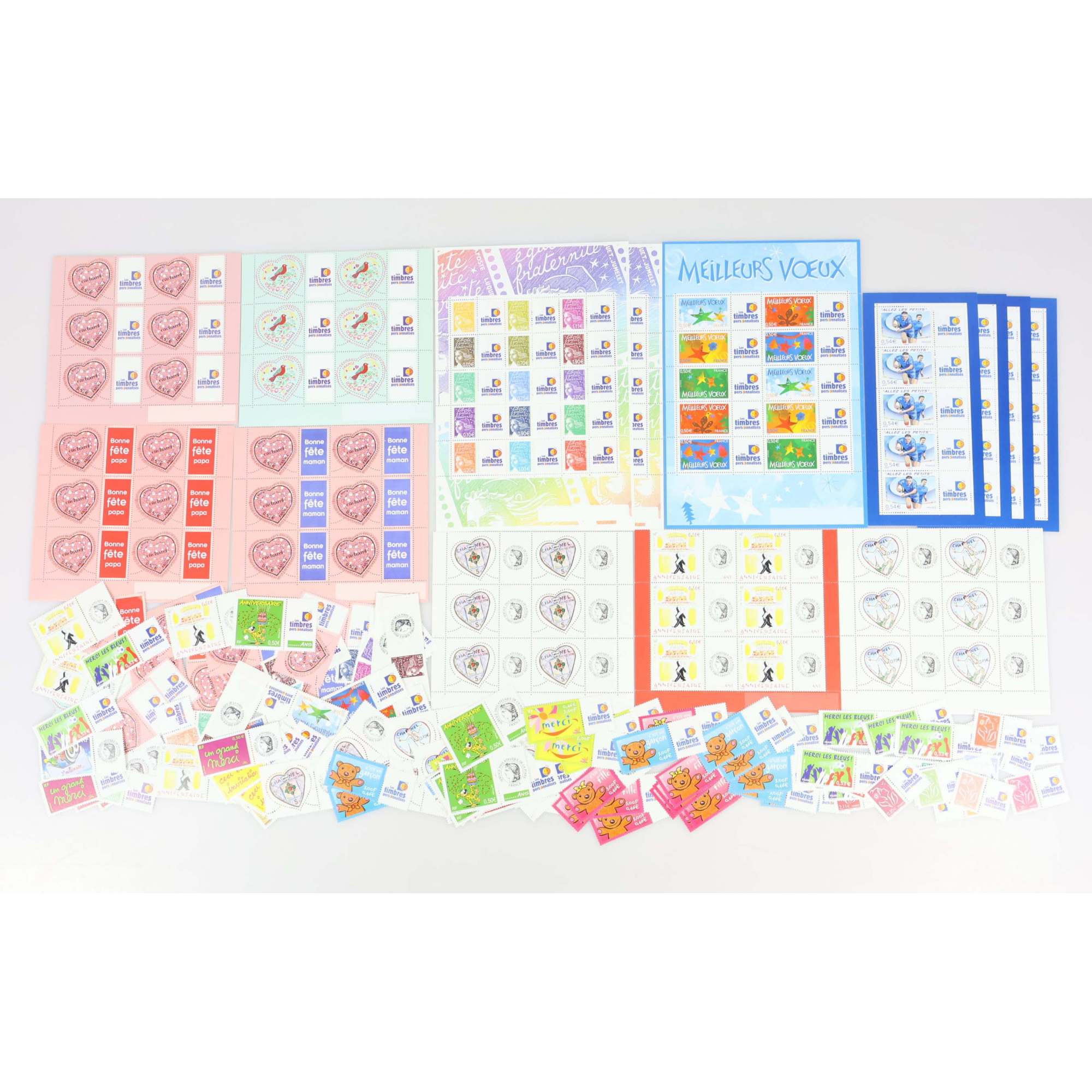 LOT DE TIMBRES ET FEUILLES PERSONNALISÉS DE FRANCE TIMBRES NEUFS** FACIALE 151€