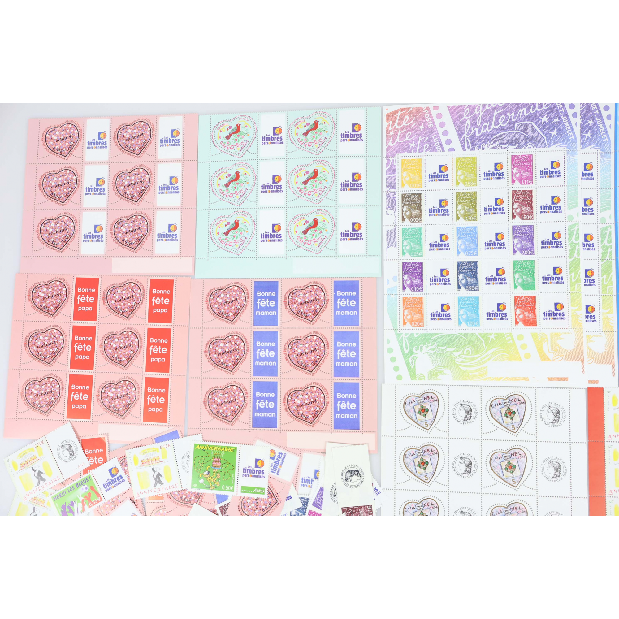 LOT DE TIMBRES ET FEUILLES PERSONNALISÉS DE FRANCE TIMBRES NEUFS** FACIALE 151€