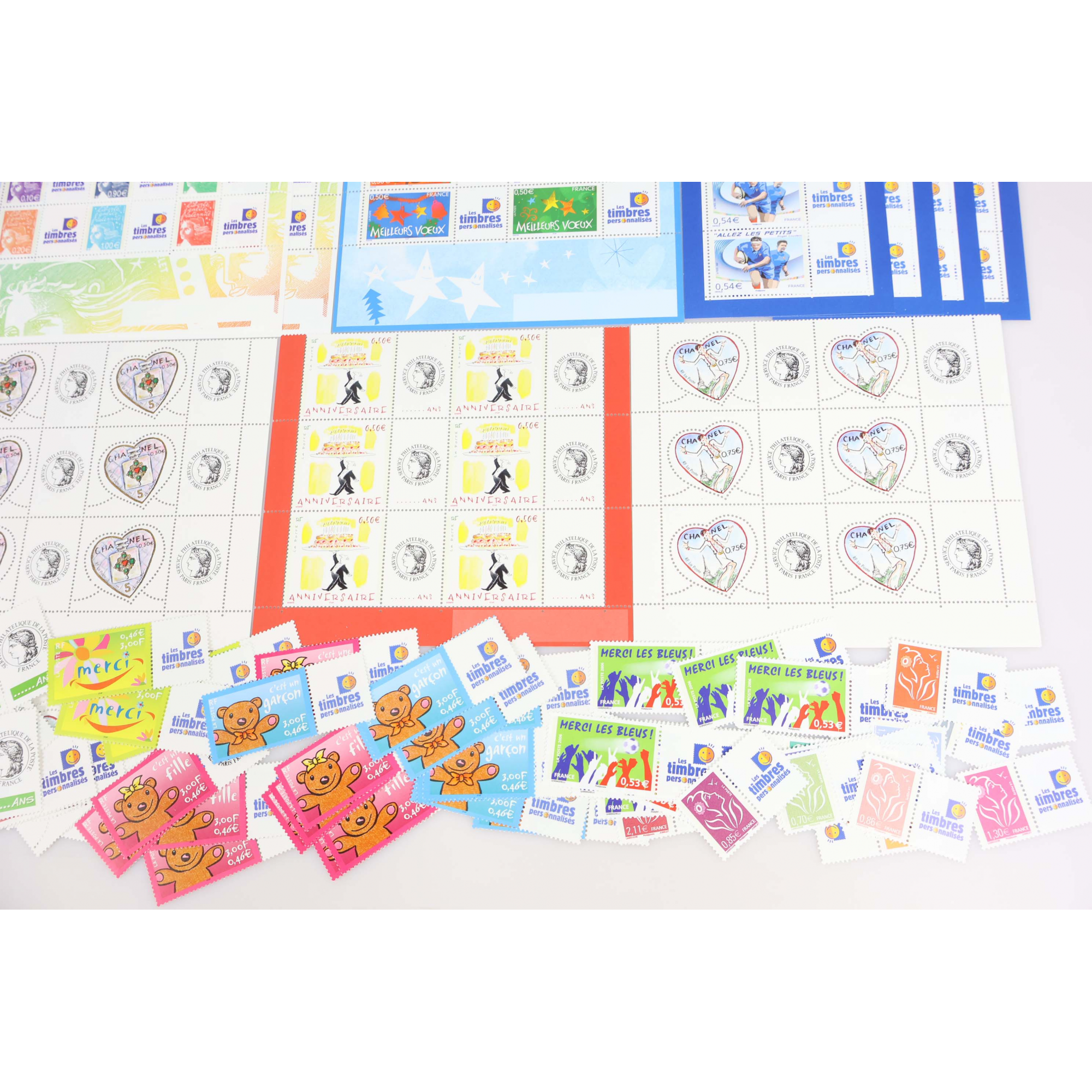 LOT DE TIMBRES ET FEUILLES PERSONNALISÉS DE FRANCE TIMBRES NEUFS** FACIALE 151€