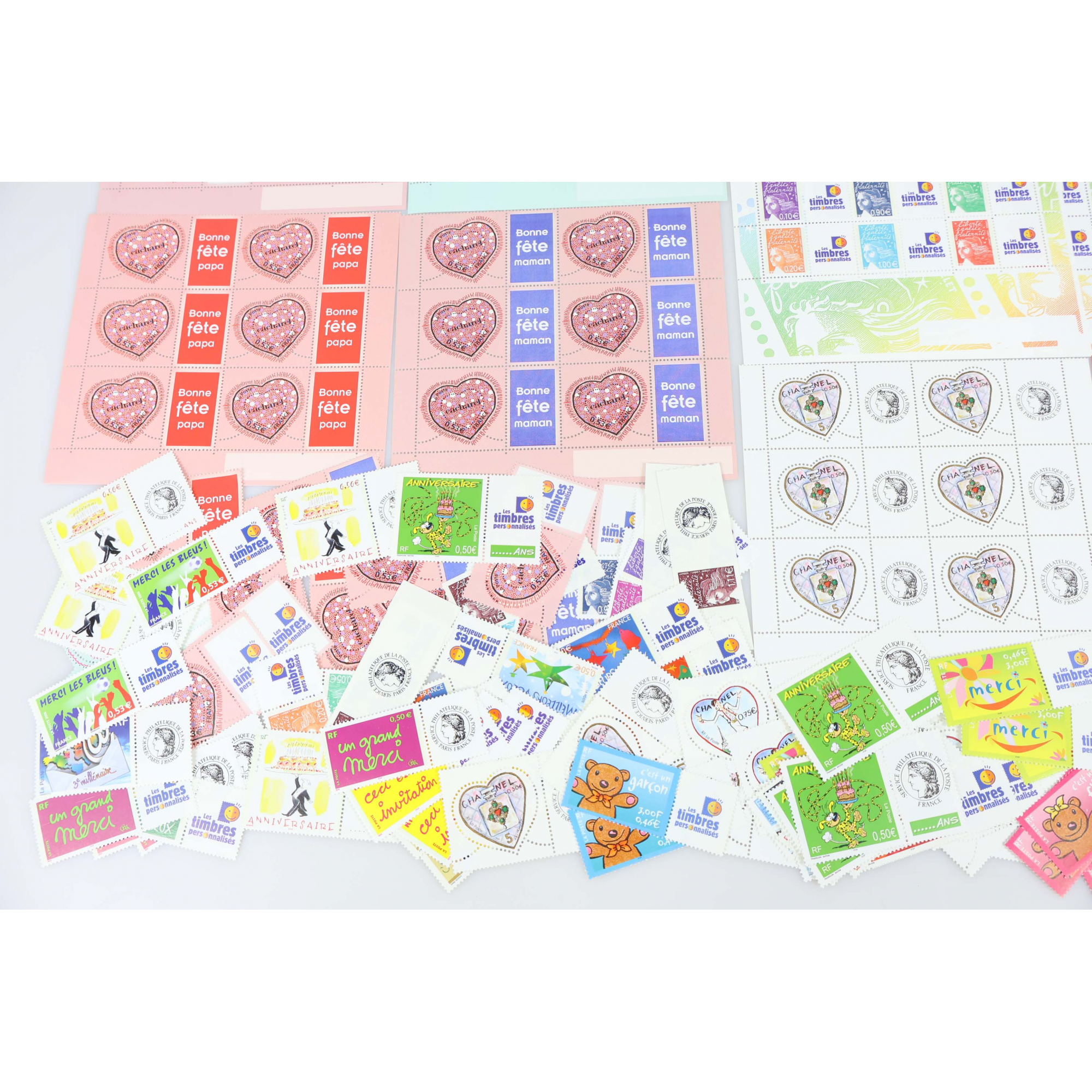 LOT DE TIMBRES ET FEUILLES PERSONNALISÉS DE FRANCE TIMBRES NEUFS** FACIALE 151€