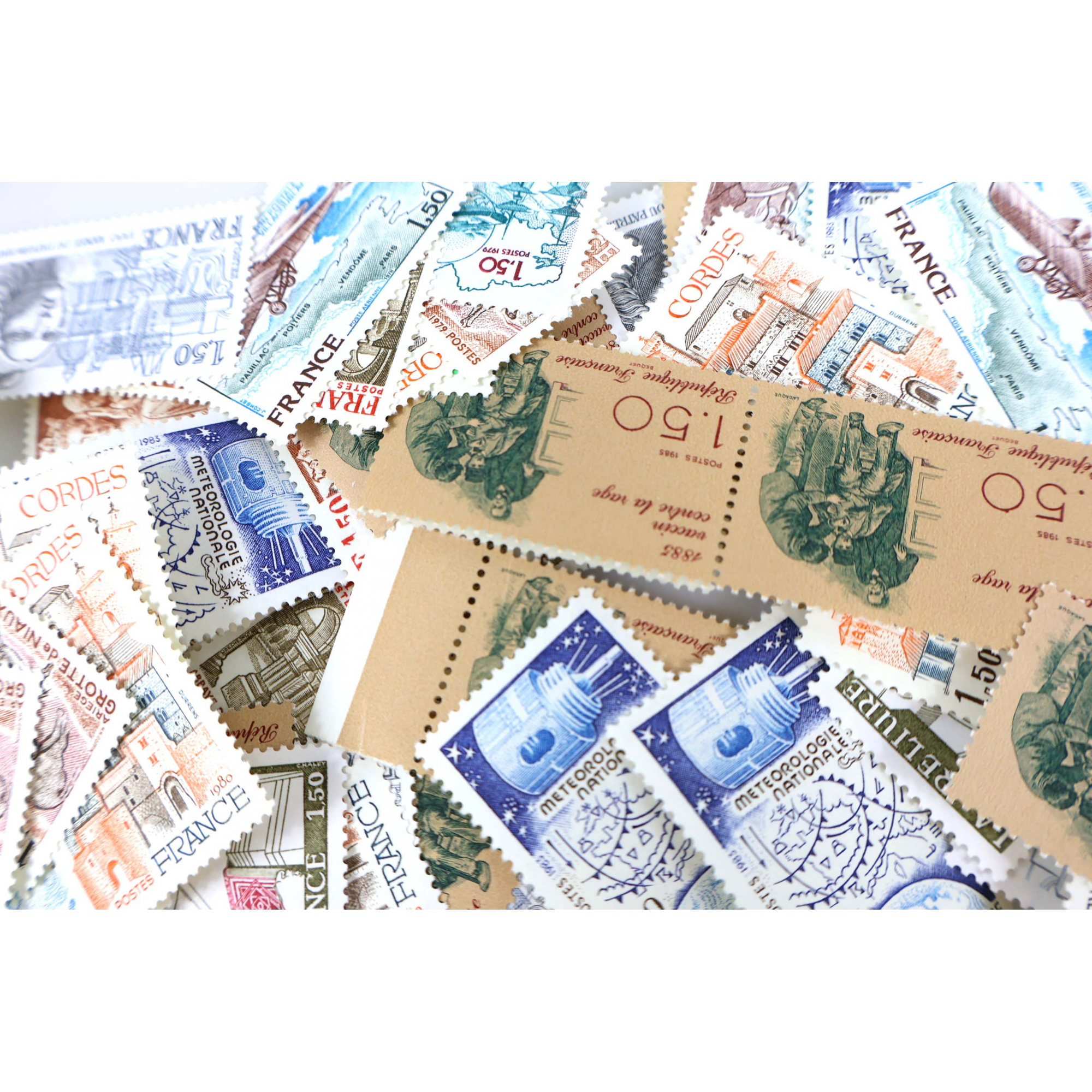 LOT DE 200 TIMBRES À 1,5 FFR POUR AFFRANCHIR AVEC BEAUX TIMBRES VALEUR FAC 45.7€