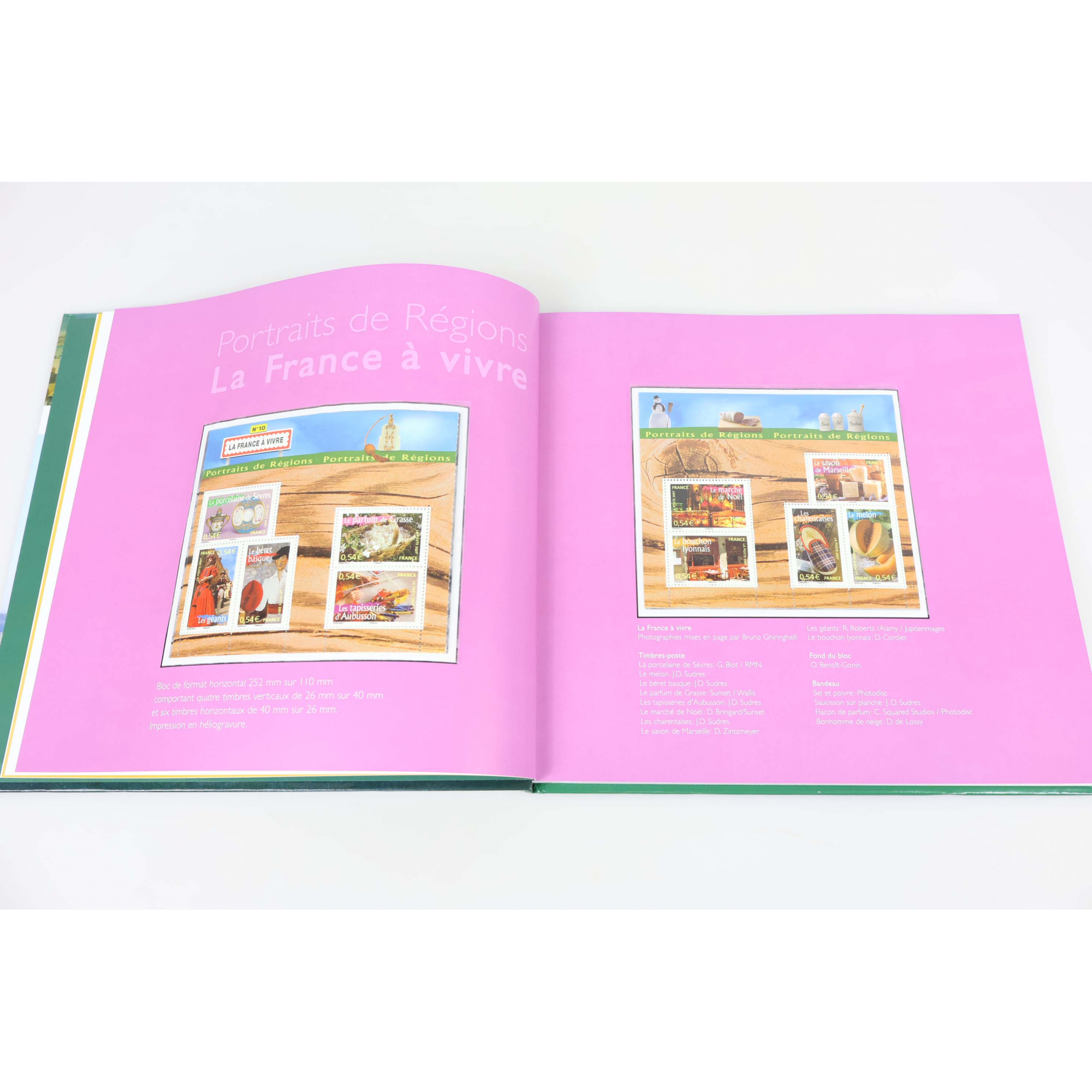 LIVRE DES TIMBRES " PORTRAITS DE REGIONS N°5 " 2007 ANGLES LÉGÈREMENT ABIMÉS