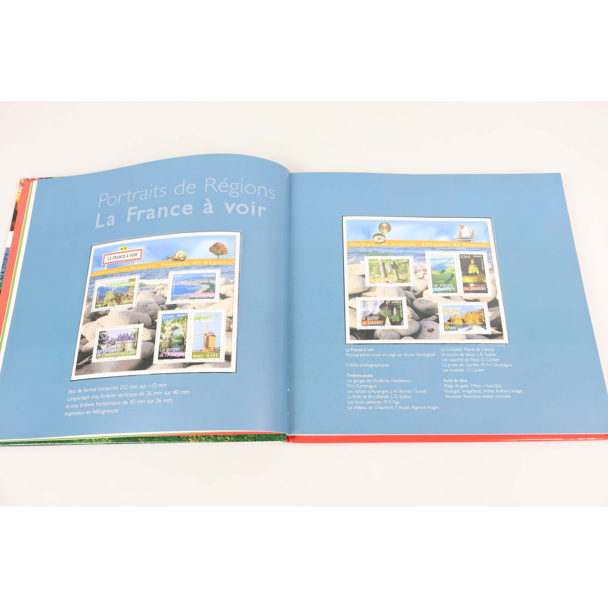LIVRE DES TIMBRES " PORTRAITS DE REGIONS N°4 " 2006 ANGLES LÉGÈREMENT ABIMÉS