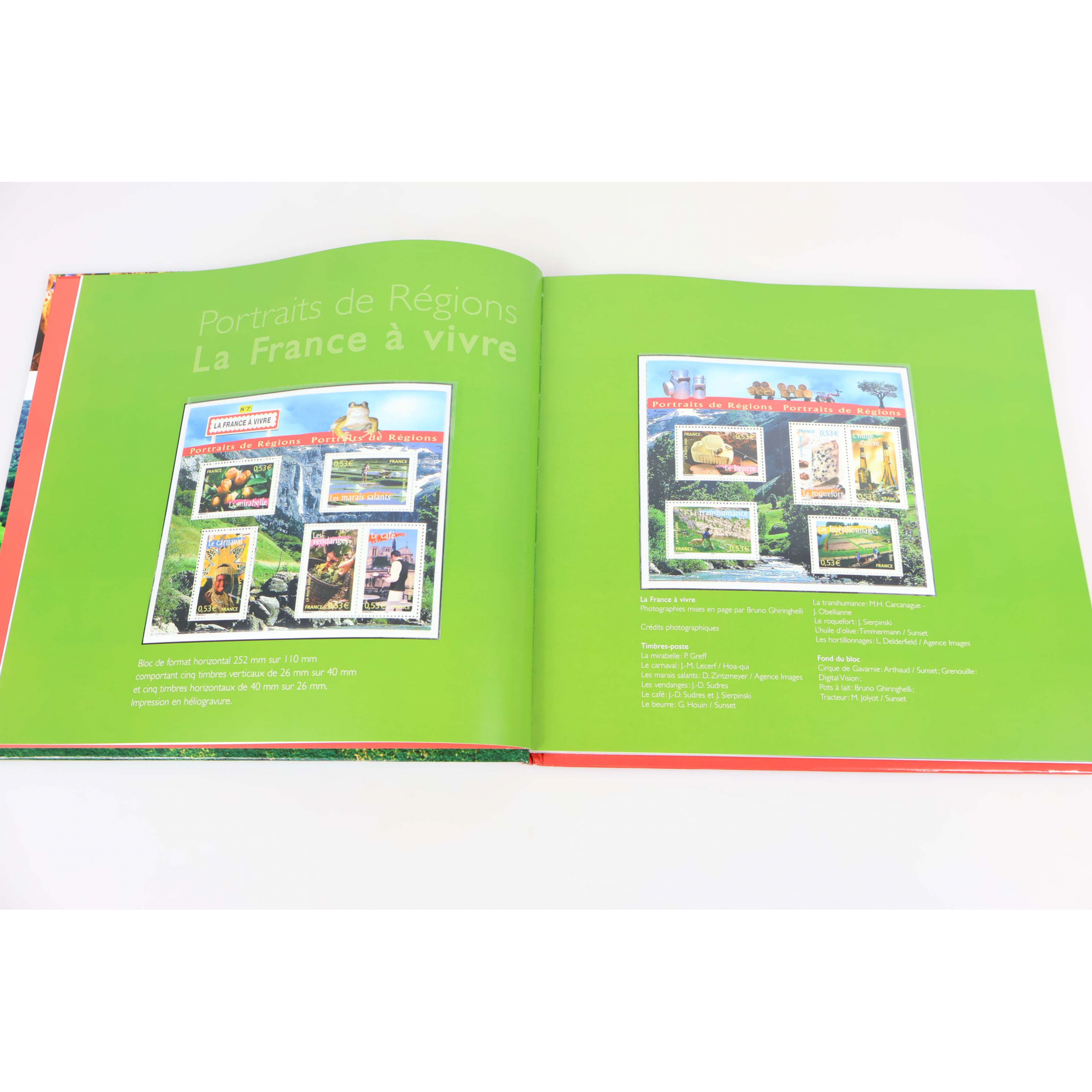 LIVRE DES TIMBRES " PORTRAITS DE REGIONS N°4 " 2006 ANGLES LÉGÈREMENT ABIMÉS