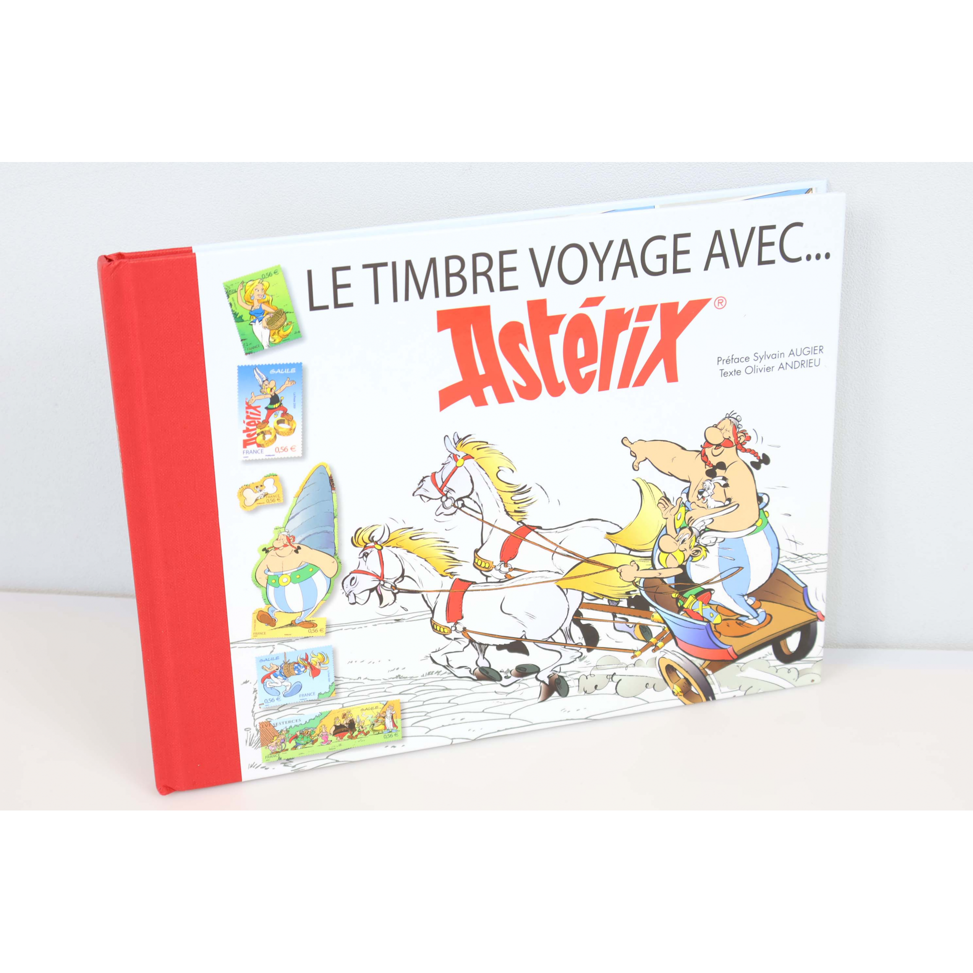 LIVRE DES TIMBRES "LE TIMBRE VOYAGE AVEC ASTÉRIX" 2009 ANGLES LÉGÈREMENT ABIMÉS