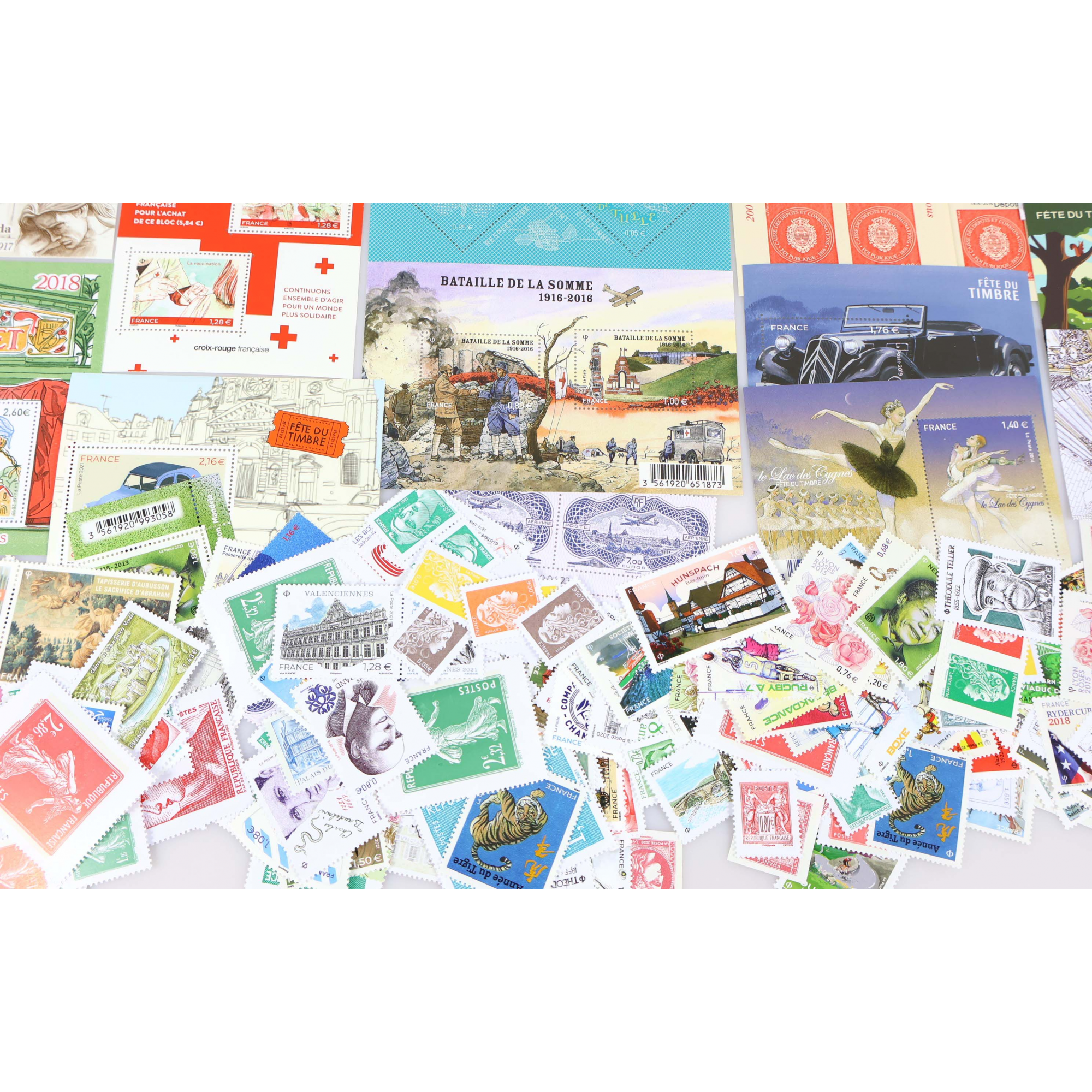 LOT CONSÉQUENT DE TIMBRES DE FRANCE ET BLOCS ANNÉES 2015 À 2022 FACIALE 700€