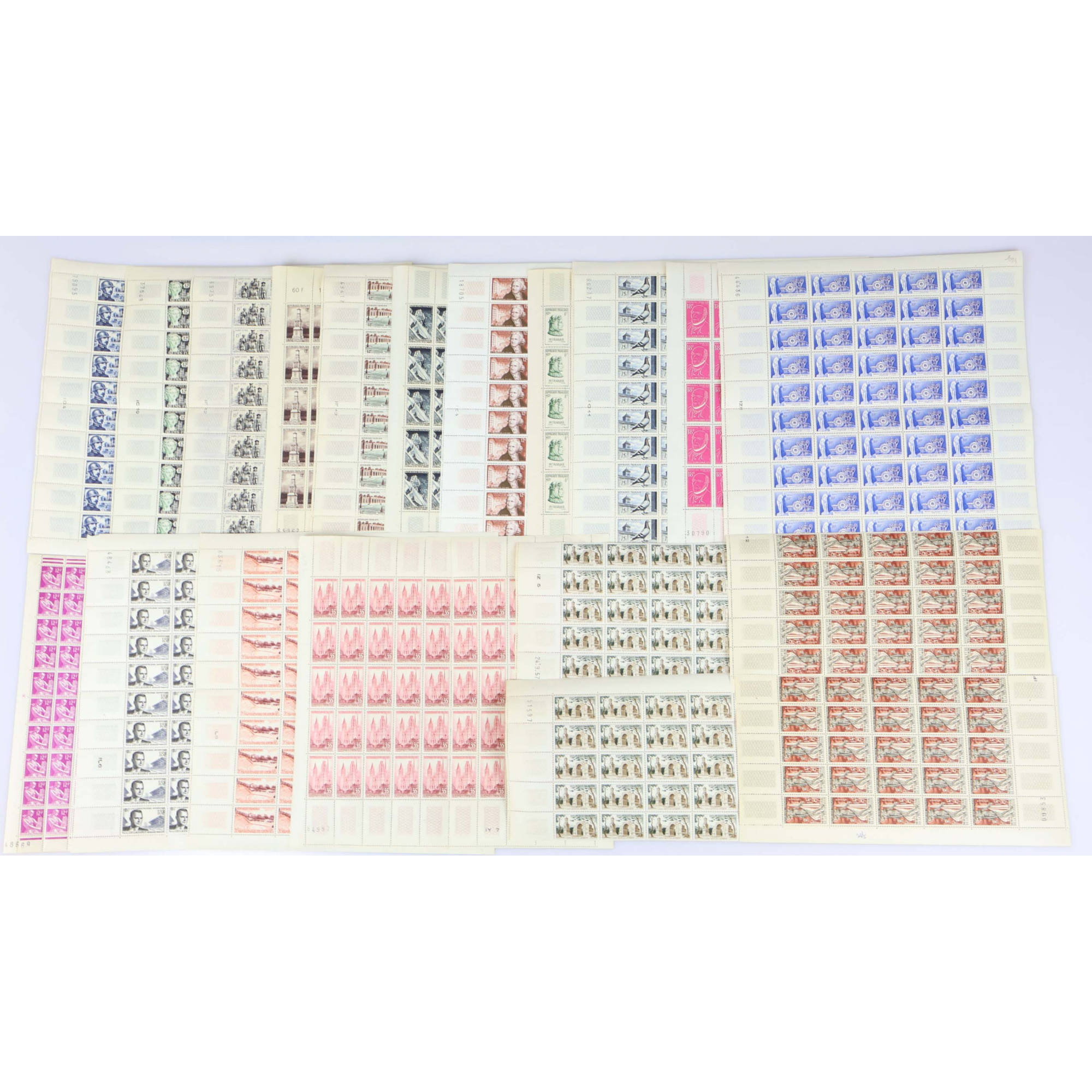 FEUILLES COMPLÈTES LOT DES ANNÉES 1956 ET 1957 TIMBRES NEUFS** DE FRANCE COTE 1125€