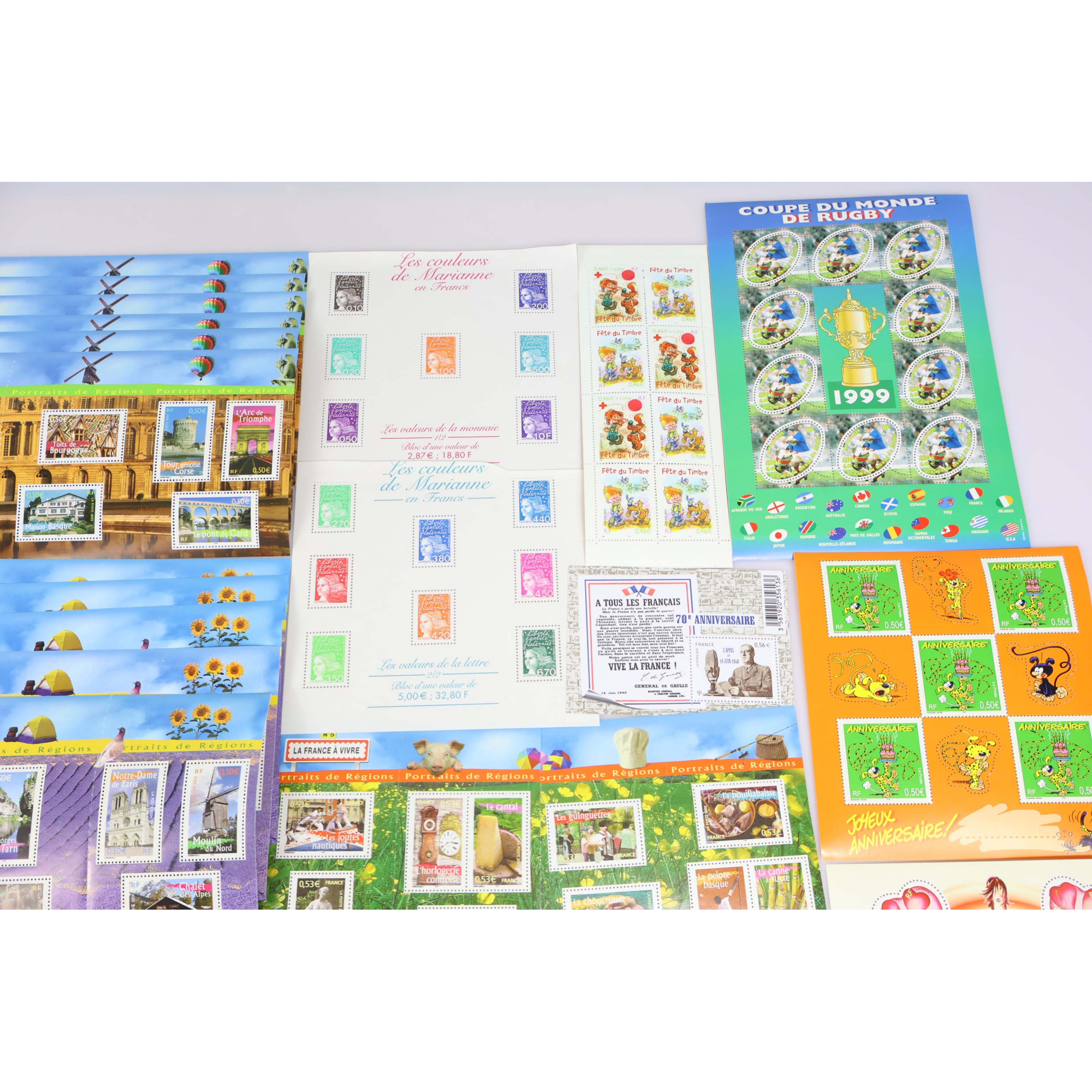 LOT BLOCS FEUILLET TIMBRES EN EUROS AVEC DÉFAUTS POUR AFFRANCHIR, FACIALE 164.1€