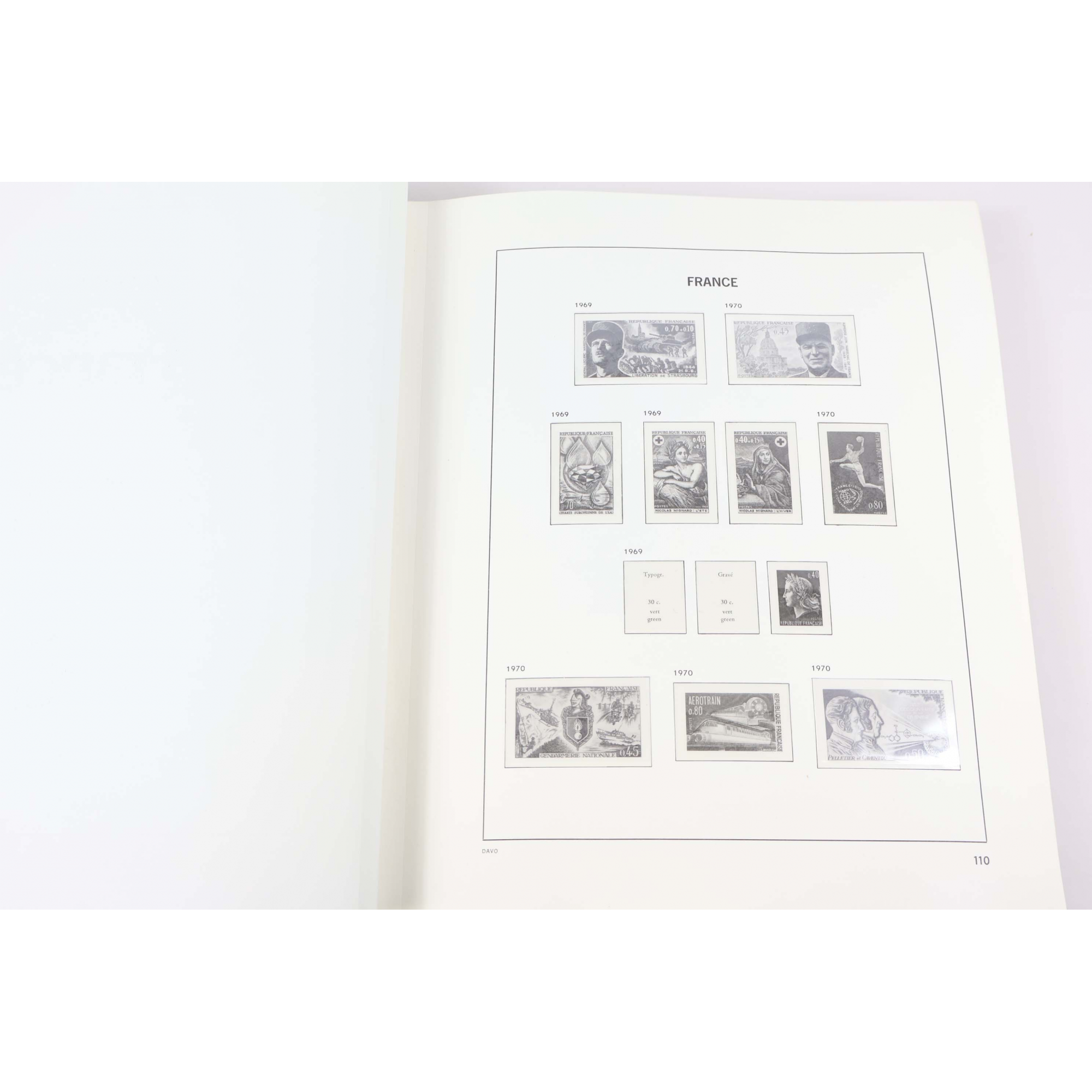 ALBUM DAVO FRANCE DE 1970 À 1987 POUR RANGER UNE COLLECTION DE TIMBRES