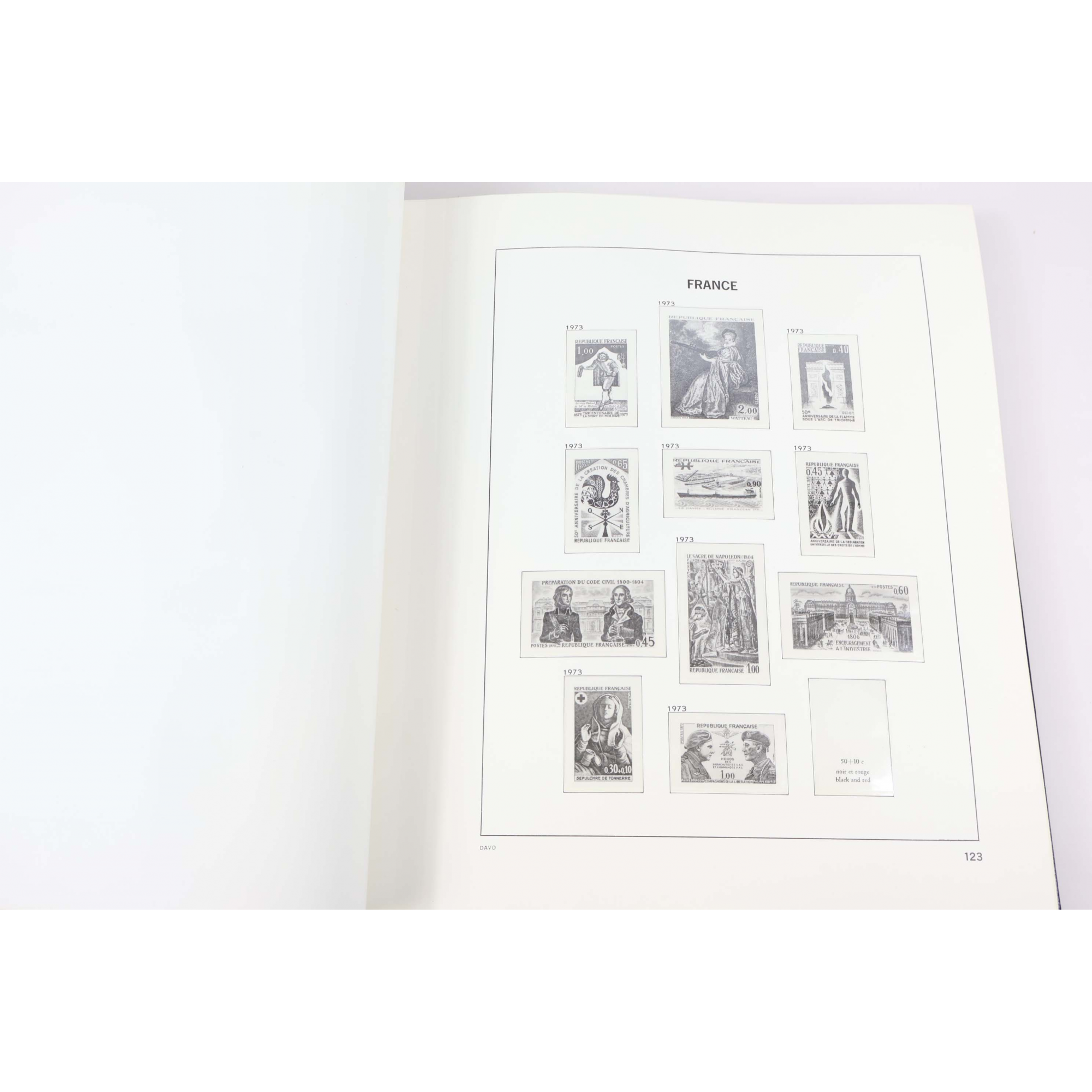 ALBUM DAVO FRANCE DE 1970 À 1987 POUR RANGER UNE COLLECTION DE TIMBRES