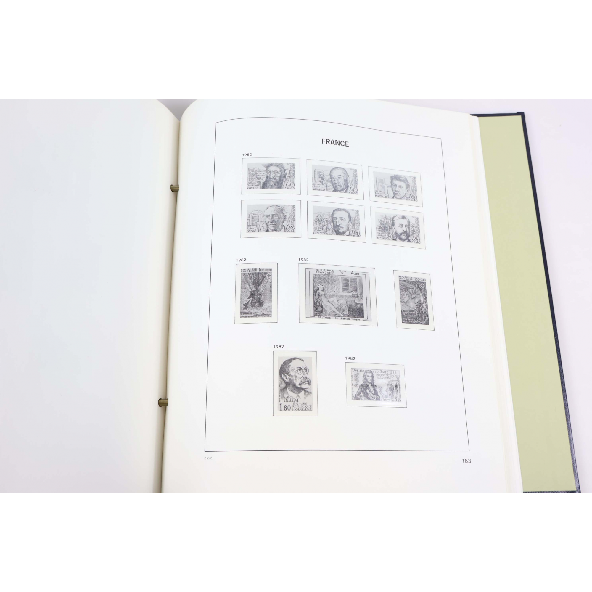 ALBUM DAVO FRANCE DE 1970 À 1987 POUR RANGER UNE COLLECTION DE TIMBRES